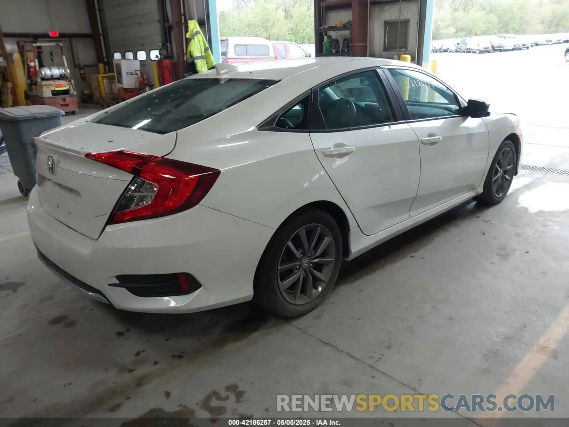 4 Photograph of a damaged car 19XFC1F7XME202207 HONDA CIVIC 2021