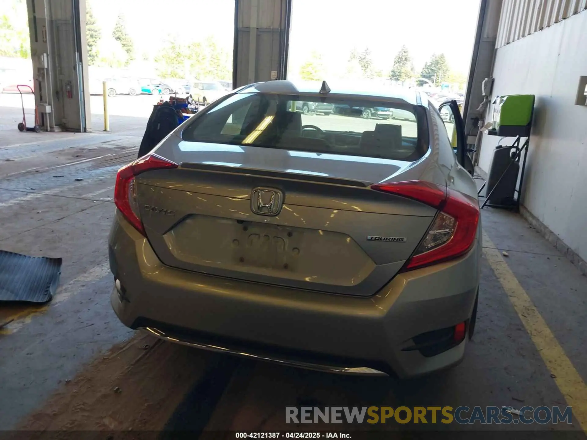 17 Photograph of a damaged car 19XFC1F97ME202456 HONDA CIVIC 2021