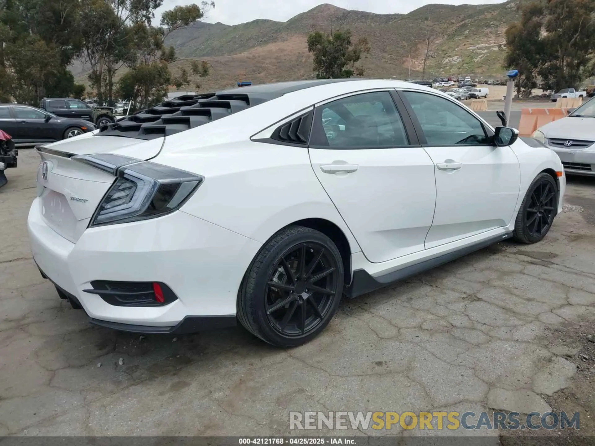4 Photograph of a damaged car 19XFC2F88ME203080 HONDA CIVIC 2021