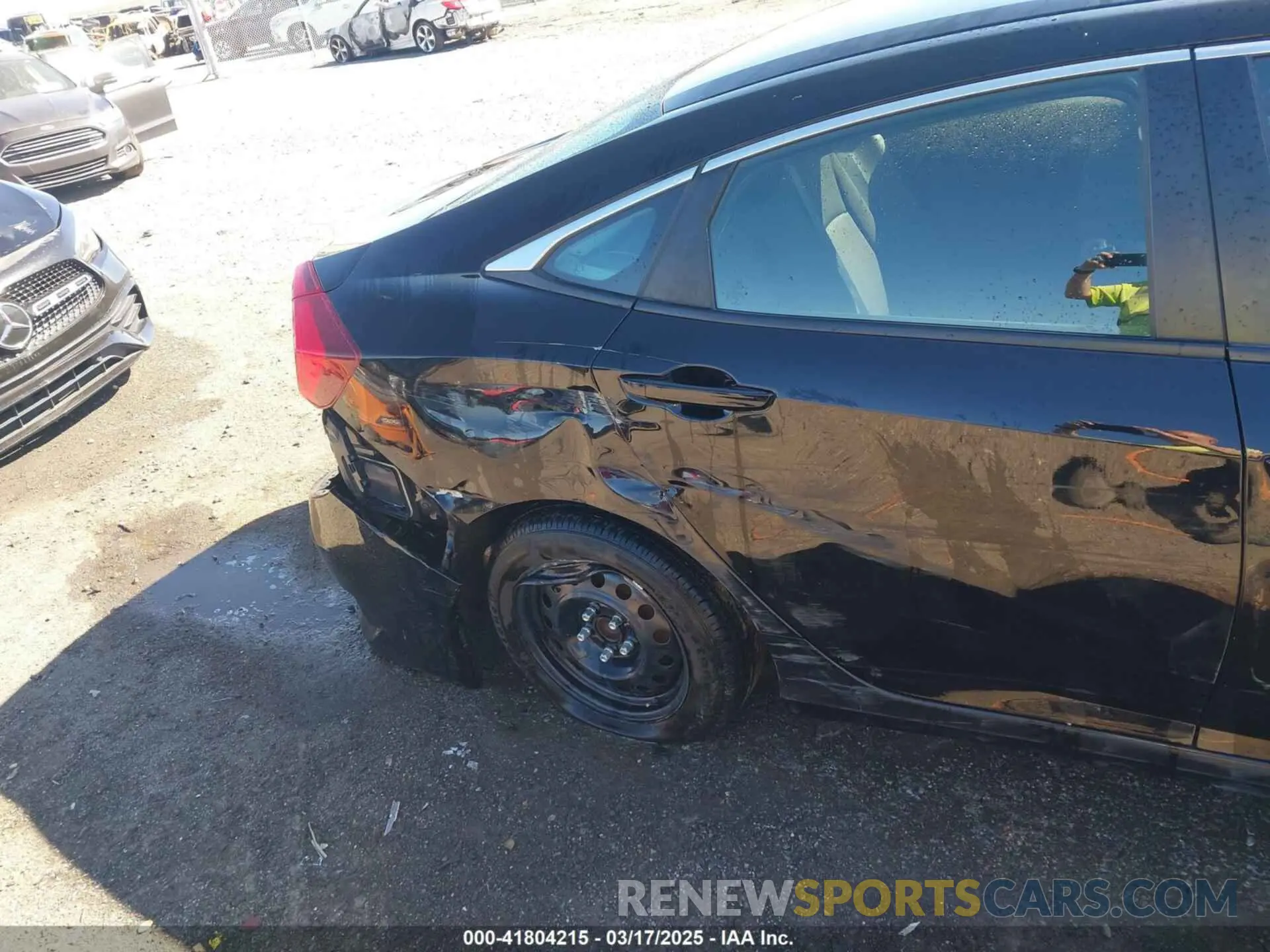 17 Photograph of a damaged car 2HGFC2F69MH504557 HONDA CIVIC 2021