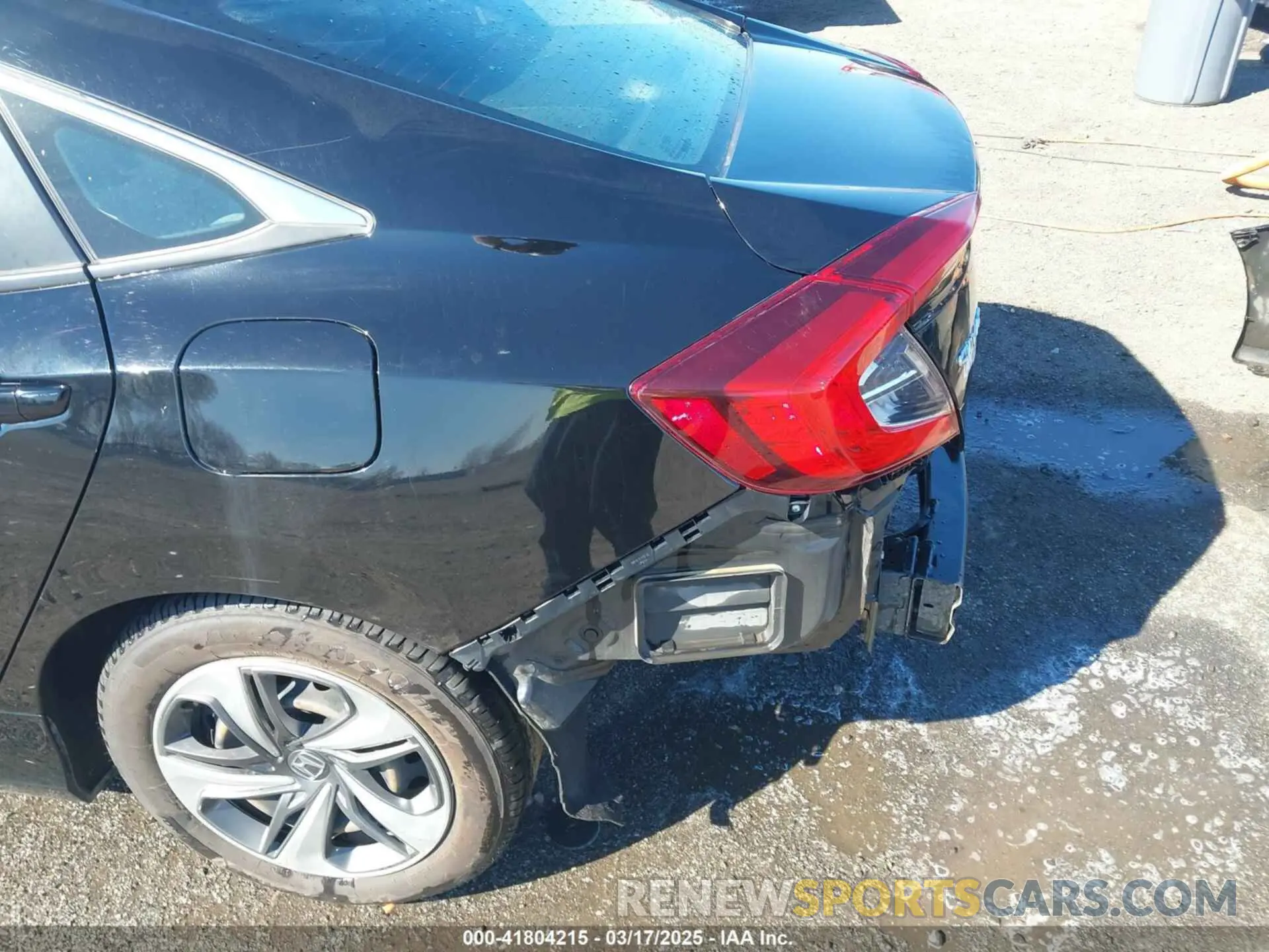 19 Photograph of a damaged car 2HGFC2F69MH504557 HONDA CIVIC 2021