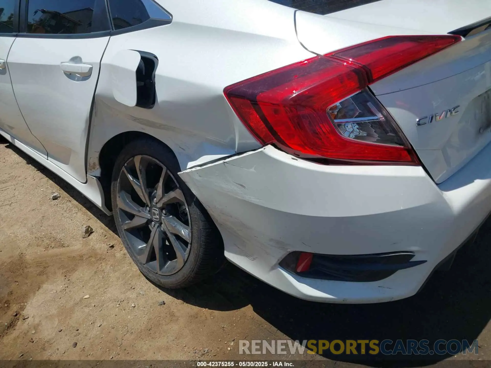 17 Photograph of a damaged car 2HGFC2F80MH514282 HONDA CIVIC 2021