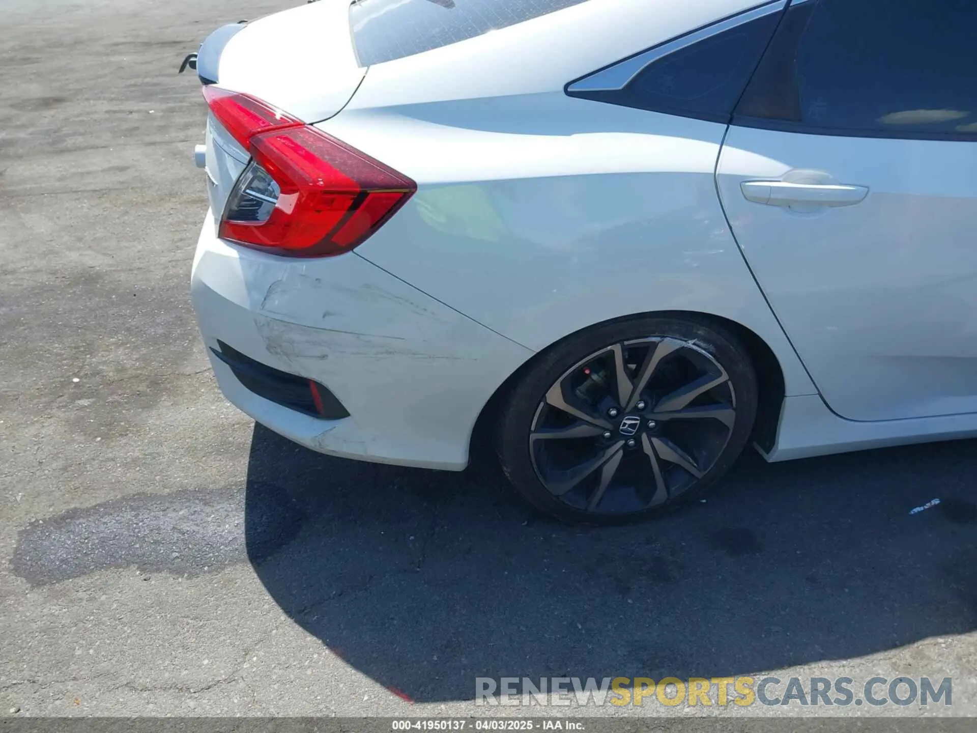 18 Photograph of a damaged car 2HGFC2F84MH513149 HONDA CIVIC 2021