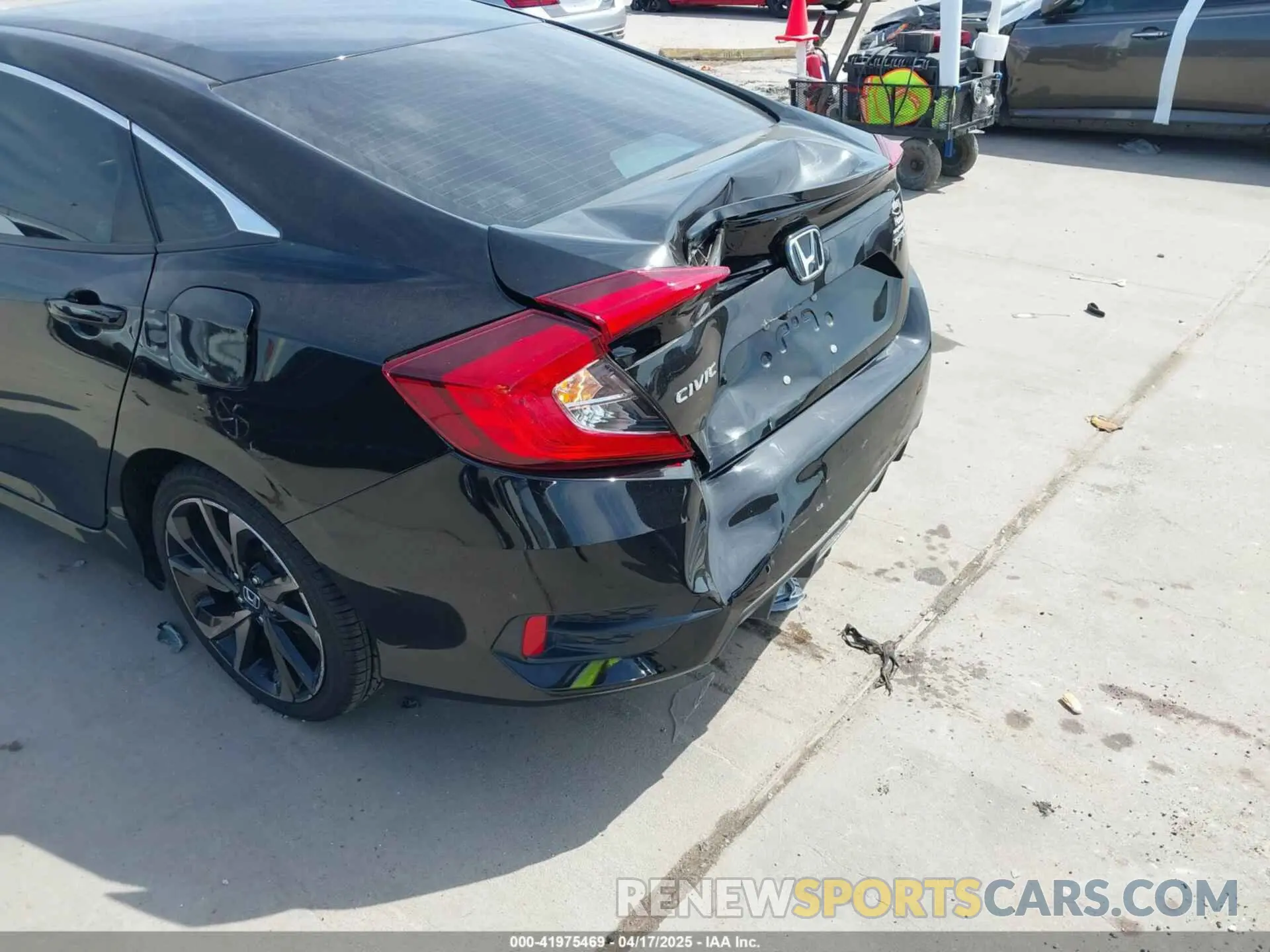 18 Photograph of a damaged car 2HGFC2F85MH505707 HONDA CIVIC 2021