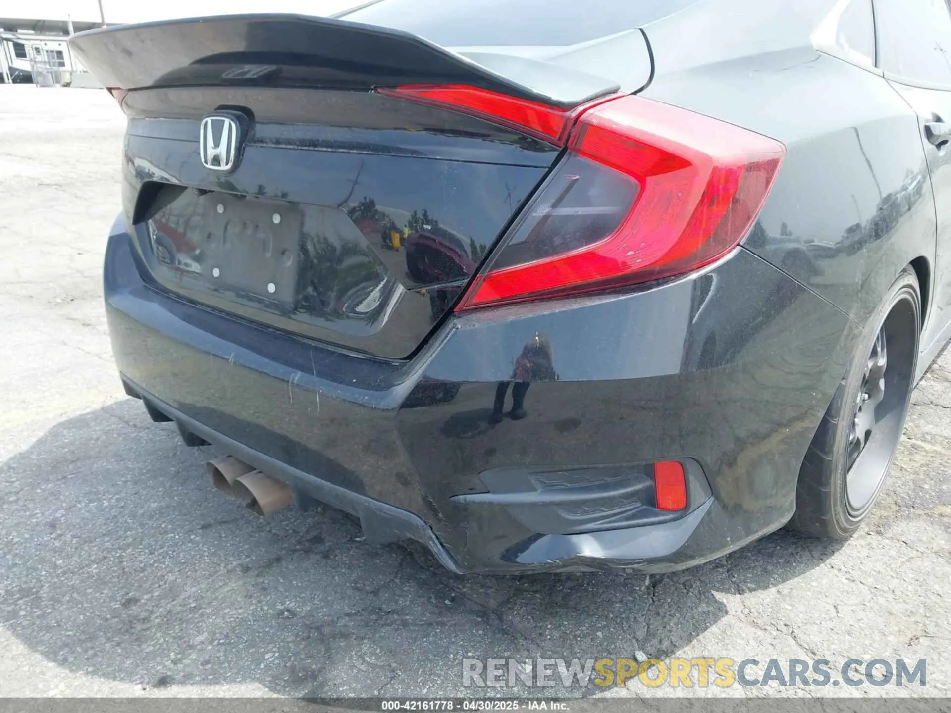 18 Photograph of a damaged car 2HGFC2F88MH557221 HONDA CIVIC 2021