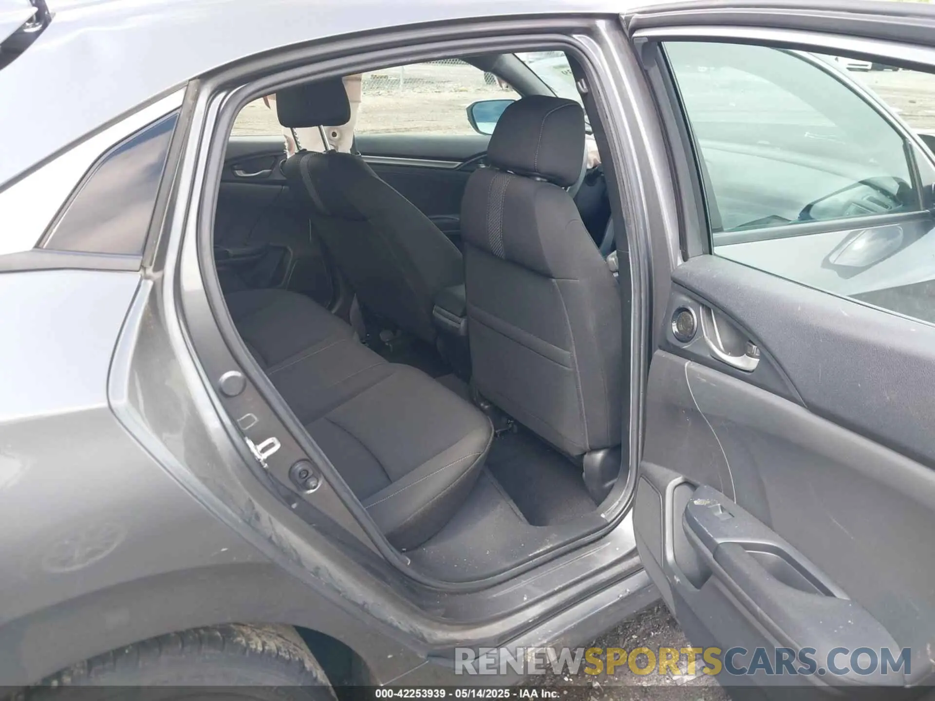 8 Photograph of a damaged car SHHFK7H61MU217844 HONDA CIVIC 2021