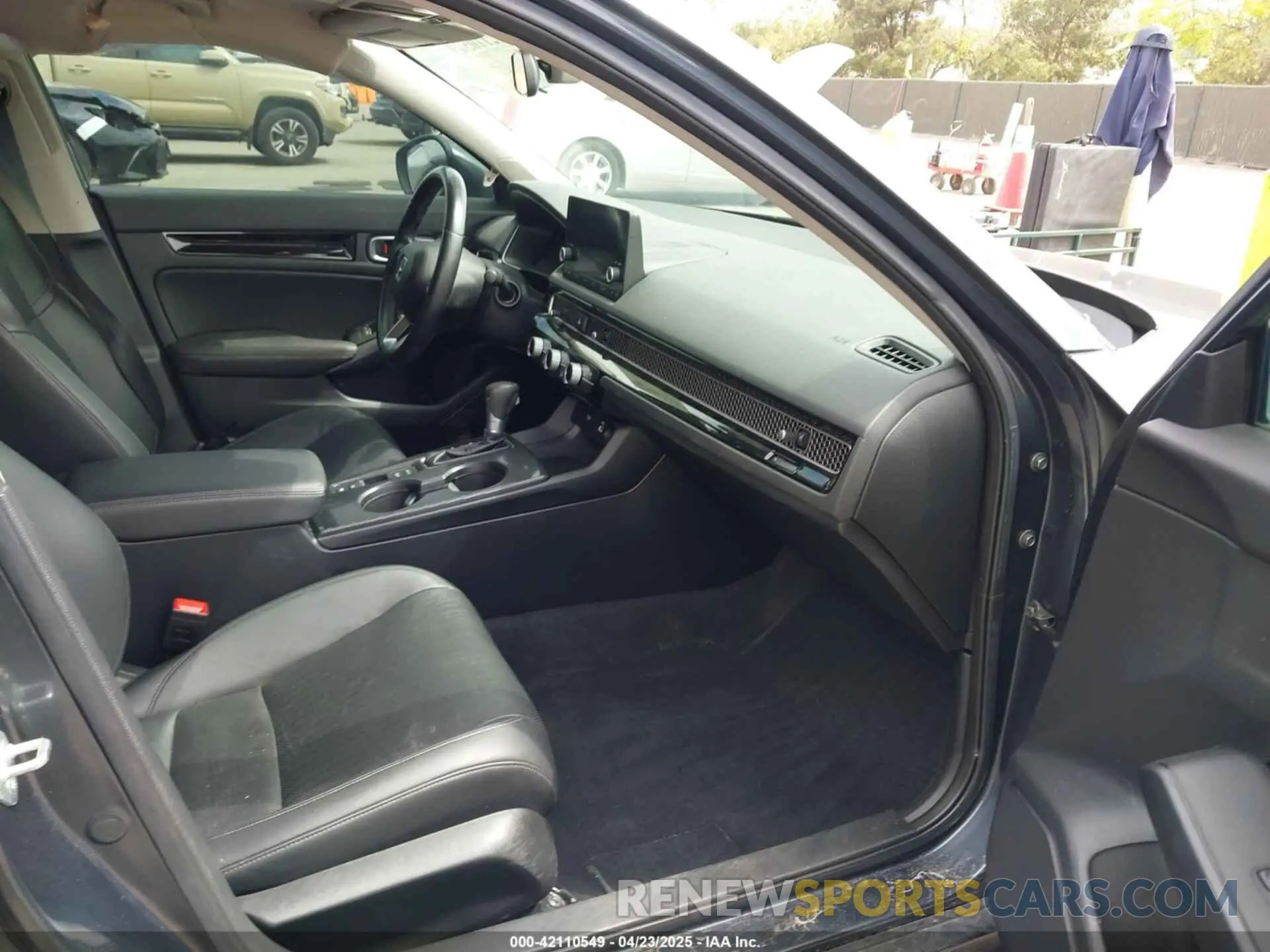 5 Photograph of a damaged car 19XFL1H70NE003293 HONDA CIVIC 2022