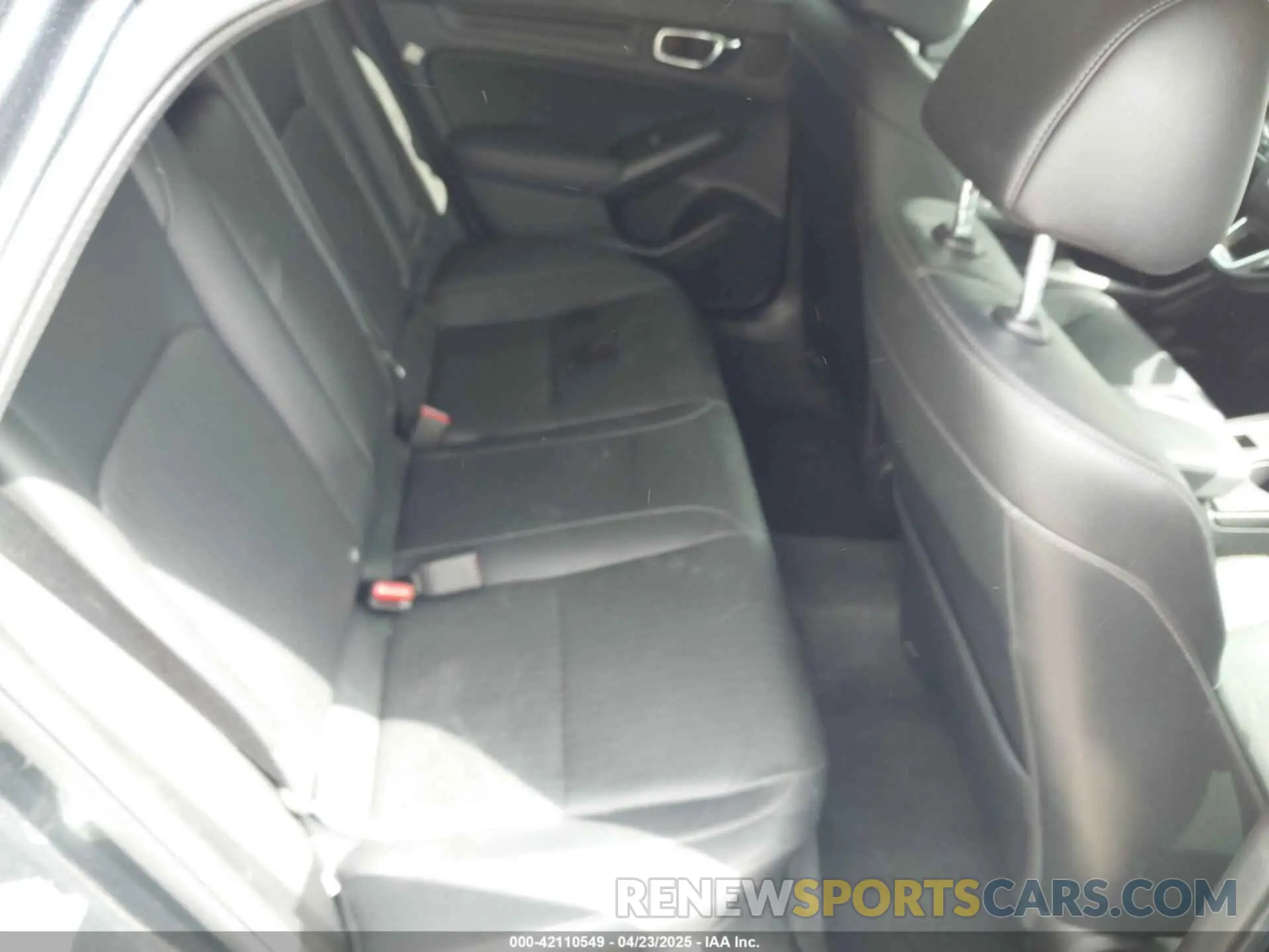 8 Photograph of a damaged car 19XFL1H70NE003293 HONDA CIVIC 2022