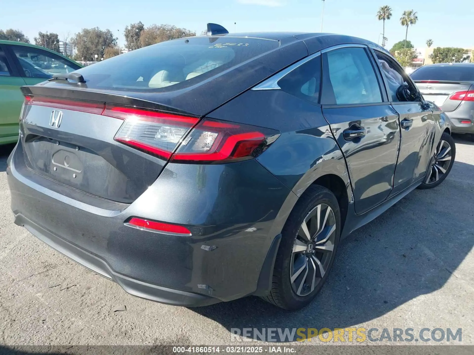 4 Photograph of a damaged car 19XFL1H70NE009885 HONDA CIVIC 2022