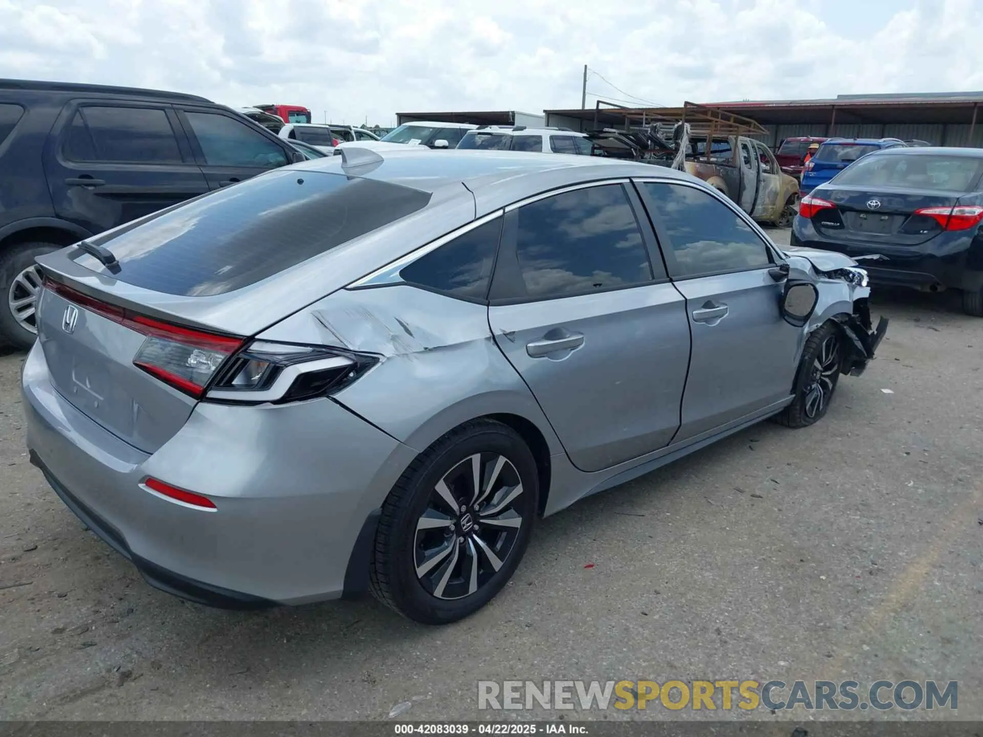 4 Photograph of a damaged car 19XFL1H75NE005038 HONDA CIVIC 2022