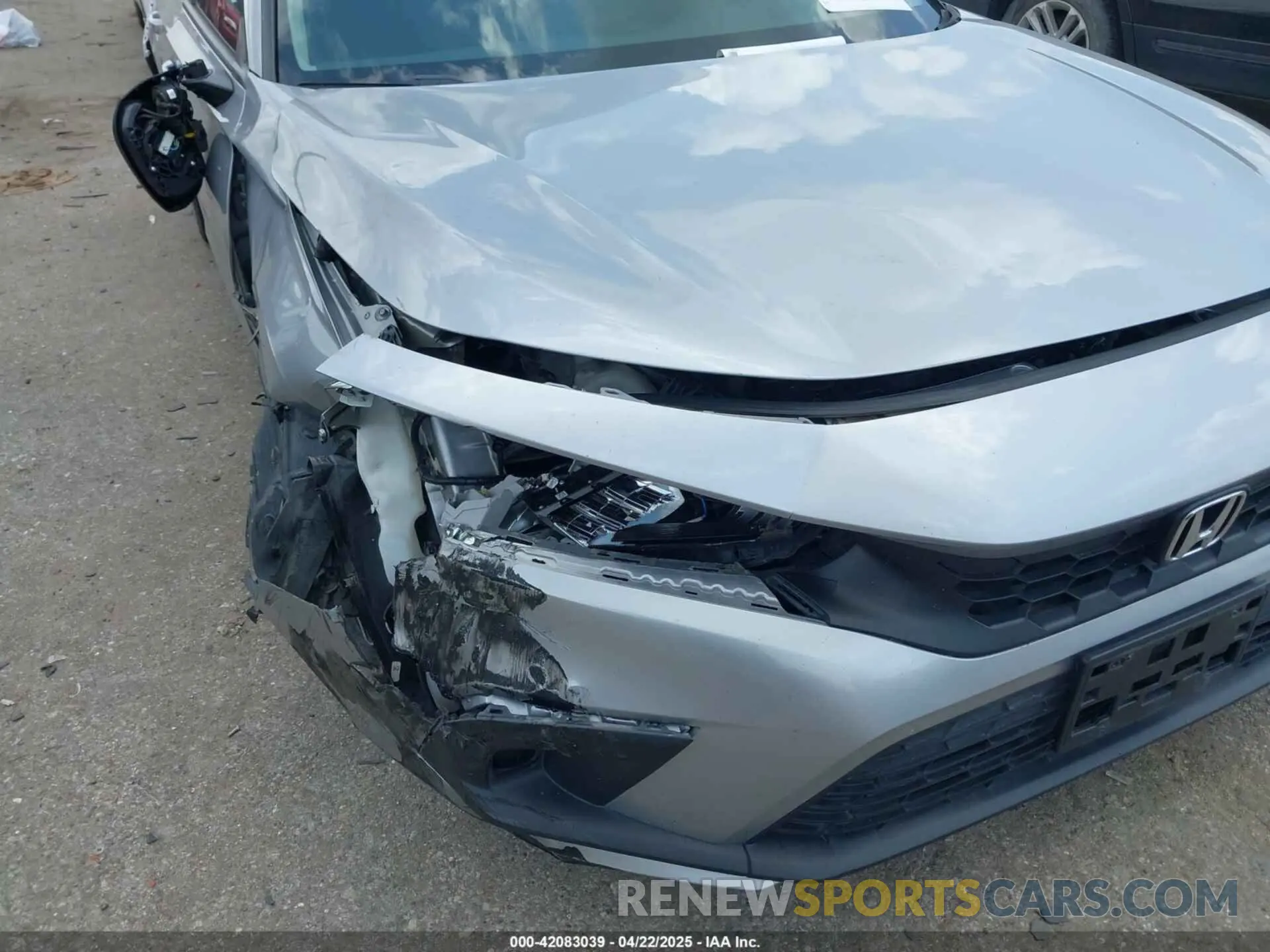 6 Photograph of a damaged car 19XFL1H75NE005038 HONDA CIVIC 2022