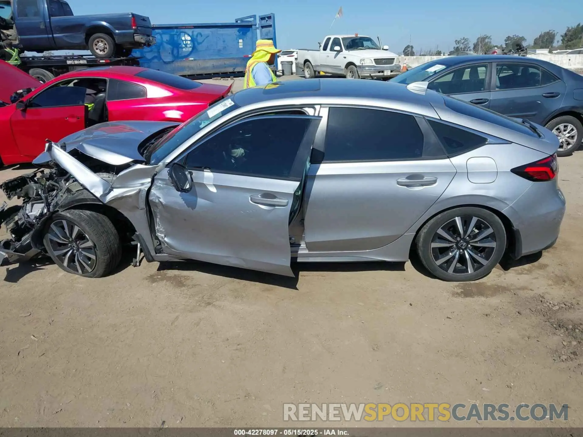 14 Photograph of a damaged car 19XFL1H76NE002360 HONDA CIVIC 2022