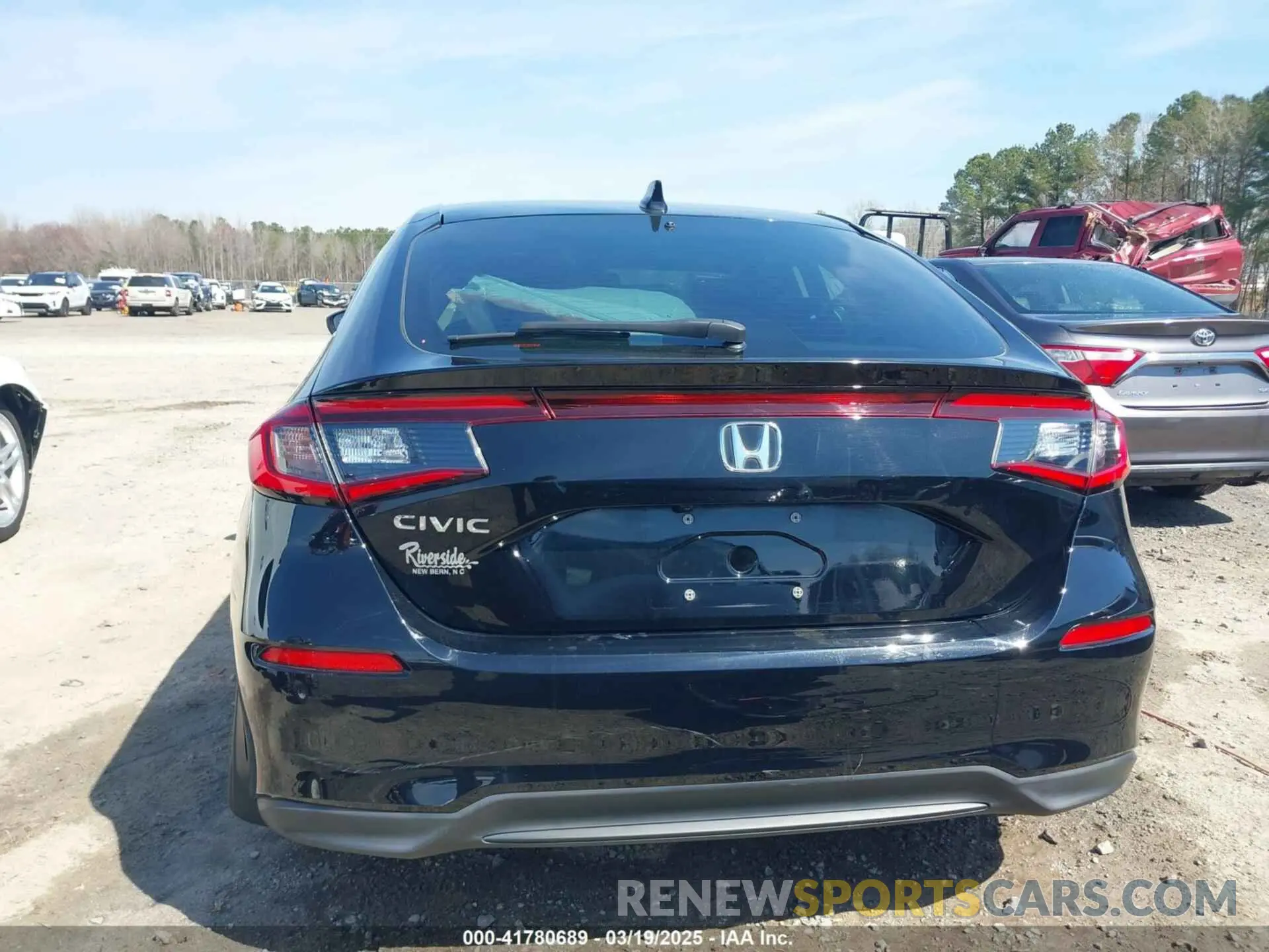 17 Photograph of a damaged car 19XFL1H7XNE003852 HONDA CIVIC 2022