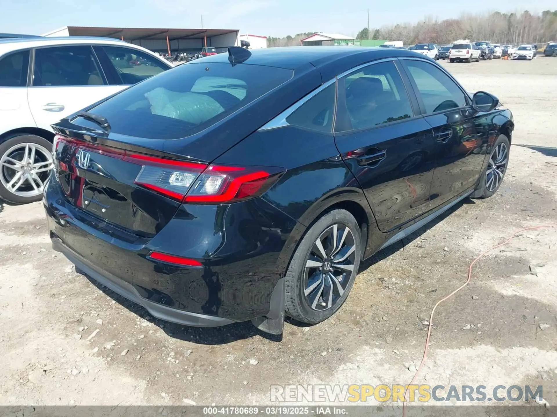 4 Photograph of a damaged car 19XFL1H7XNE003852 HONDA CIVIC 2022