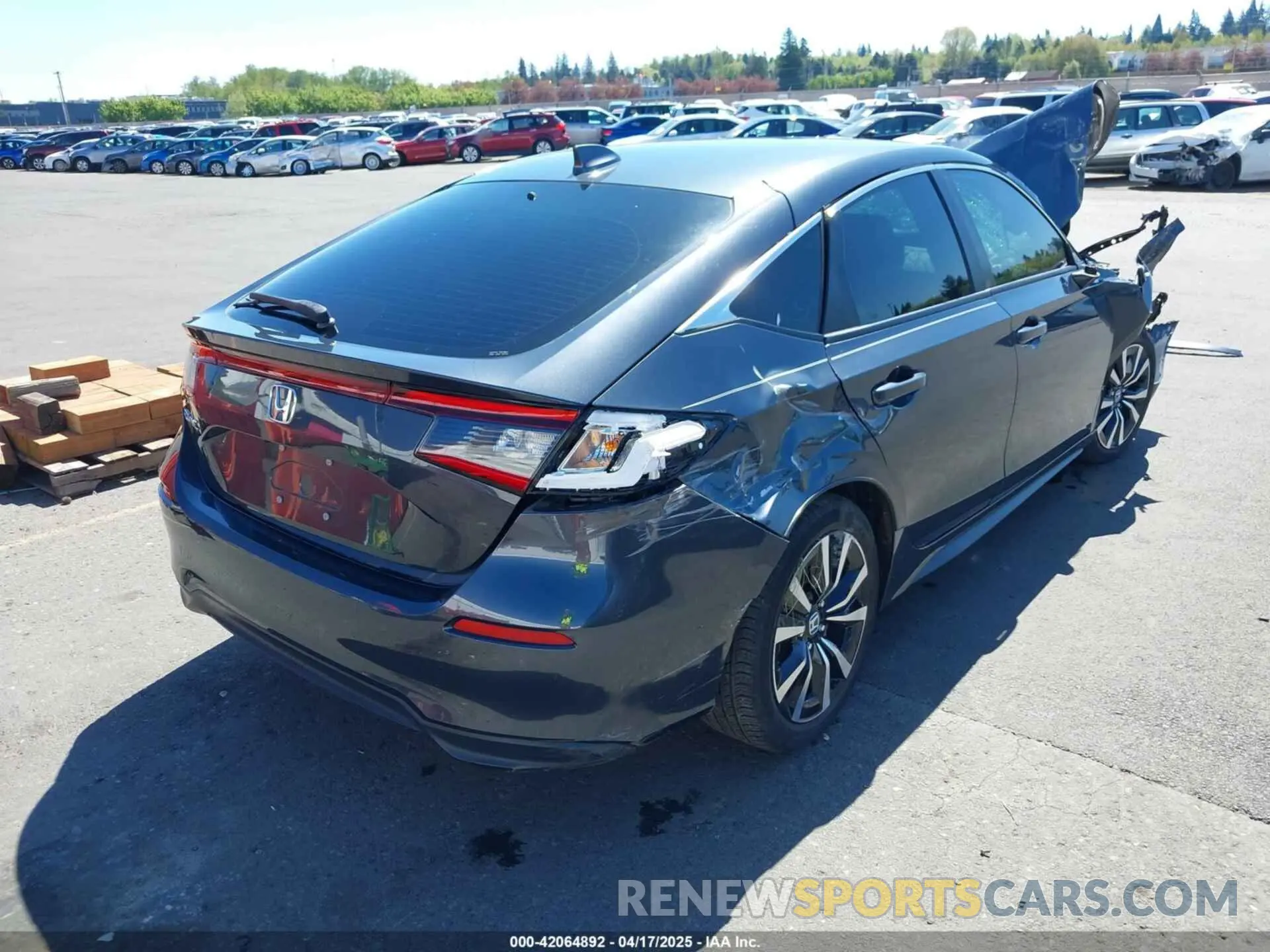 4 Photograph of a damaged car 19XFL1H7XNE013345 HONDA CIVIC 2022