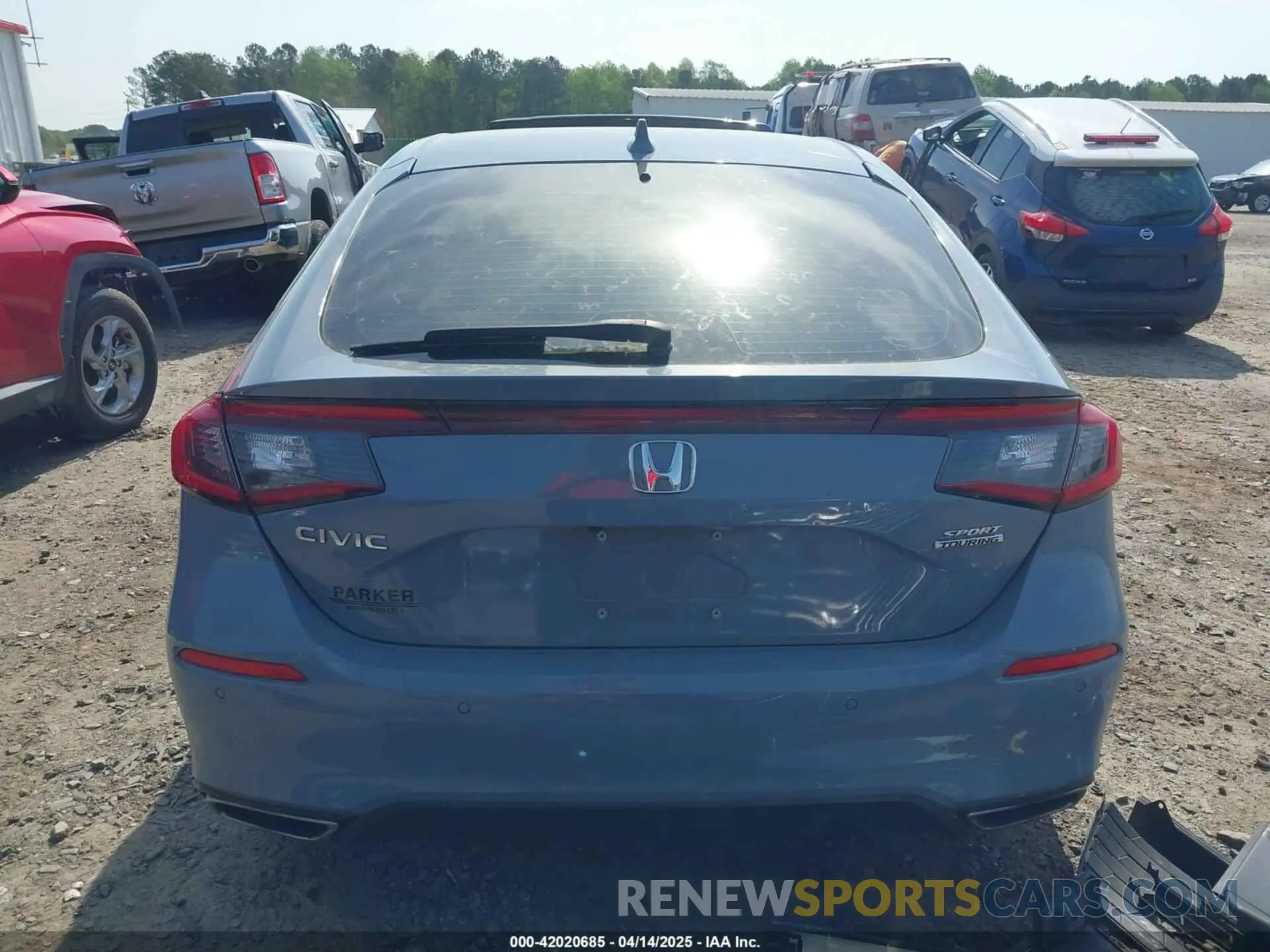 17 Photograph of a damaged car 19XFL1H82NE003000 HONDA CIVIC 2022