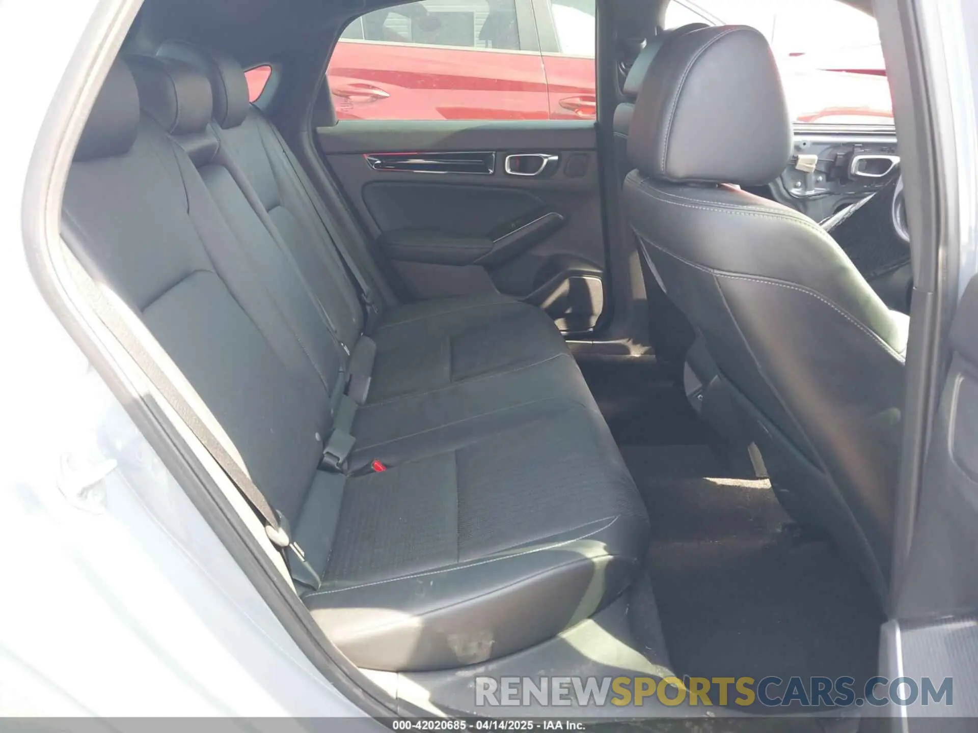 8 Photograph of a damaged car 19XFL1H82NE003000 HONDA CIVIC 2022