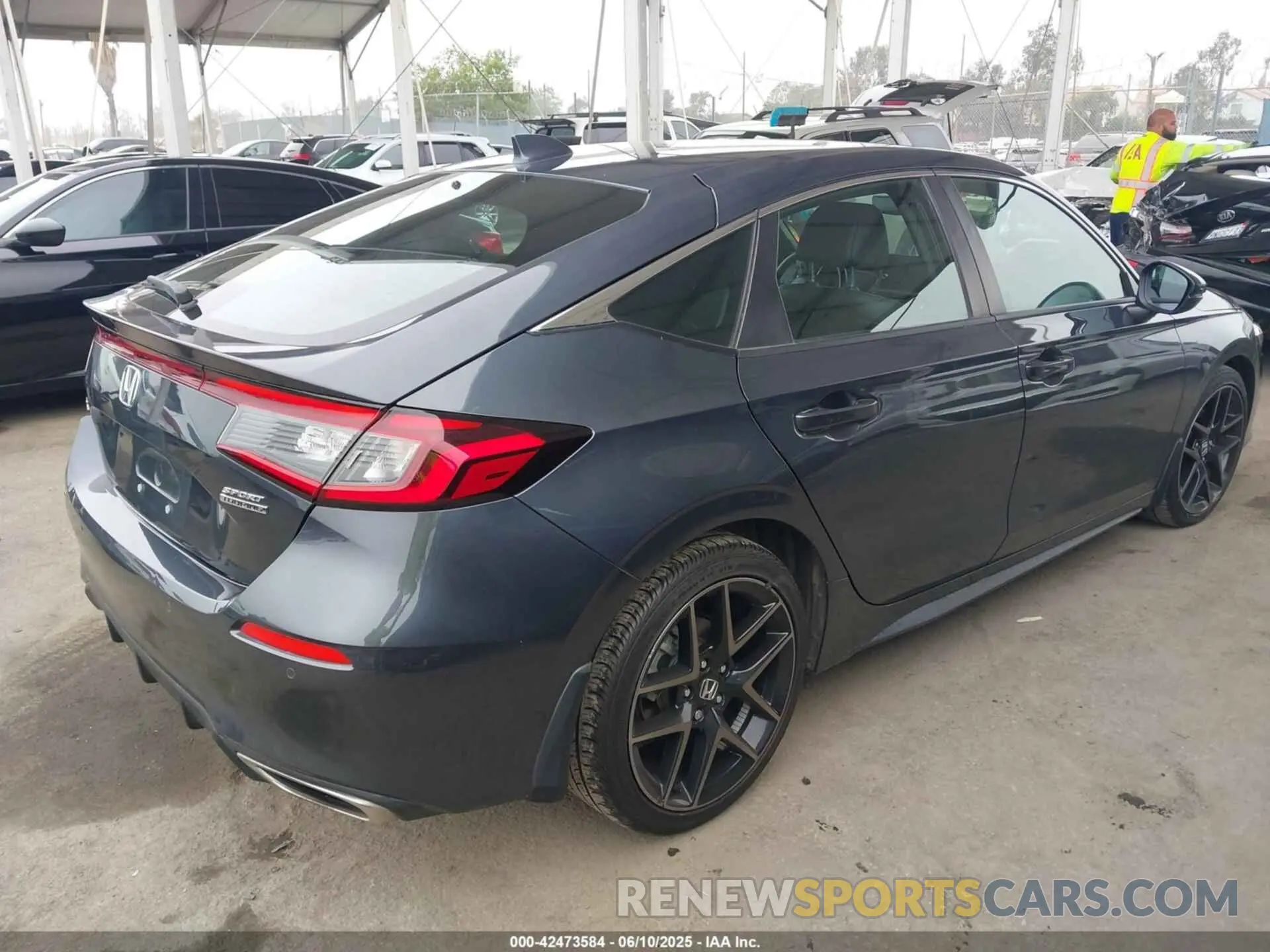4 Photograph of a damaged car 19XFL1H82NE011467 HONDA CIVIC 2022