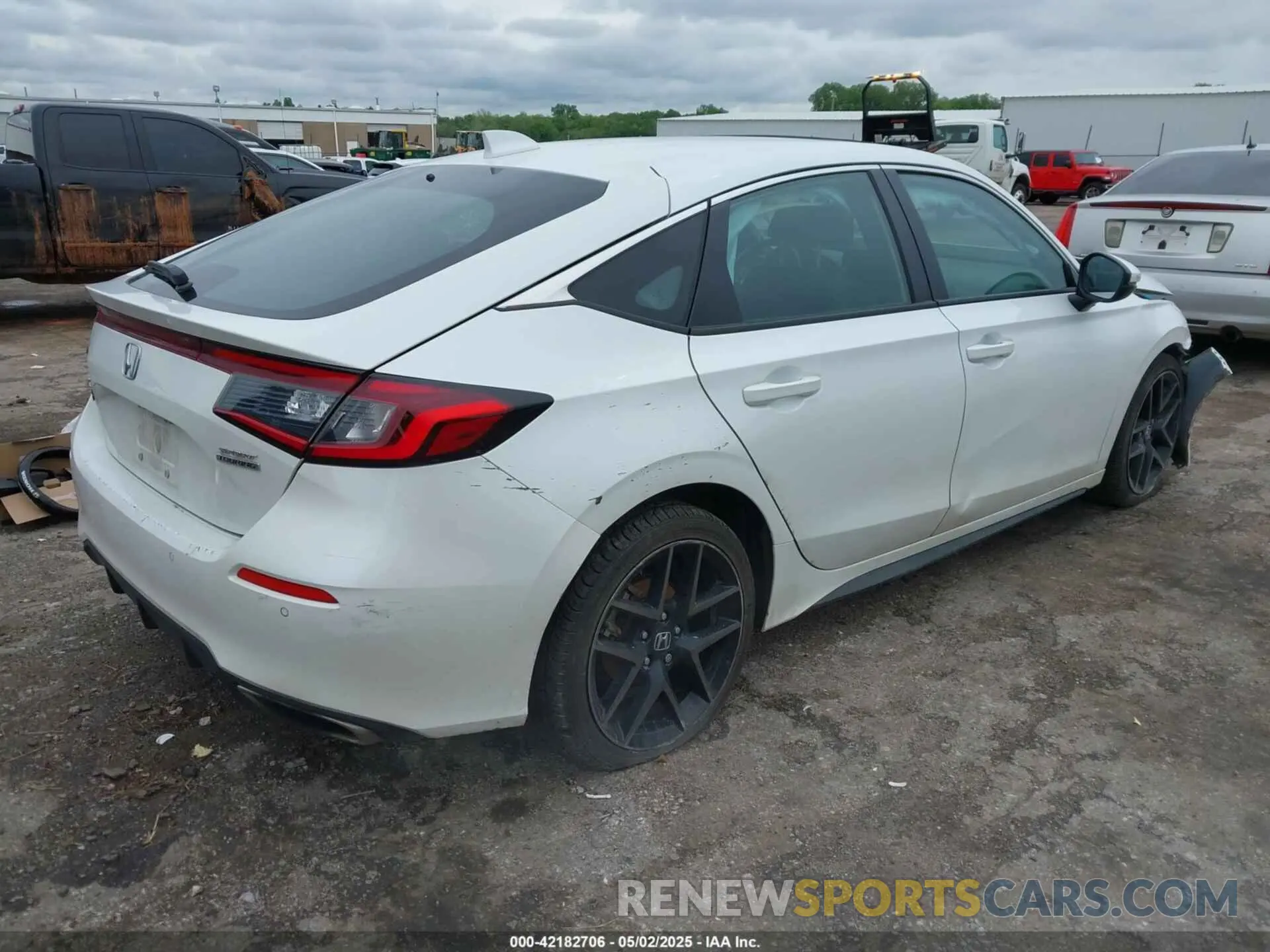 4 Photograph of a damaged car 19XFL1H83NE009937 HONDA CIVIC 2022