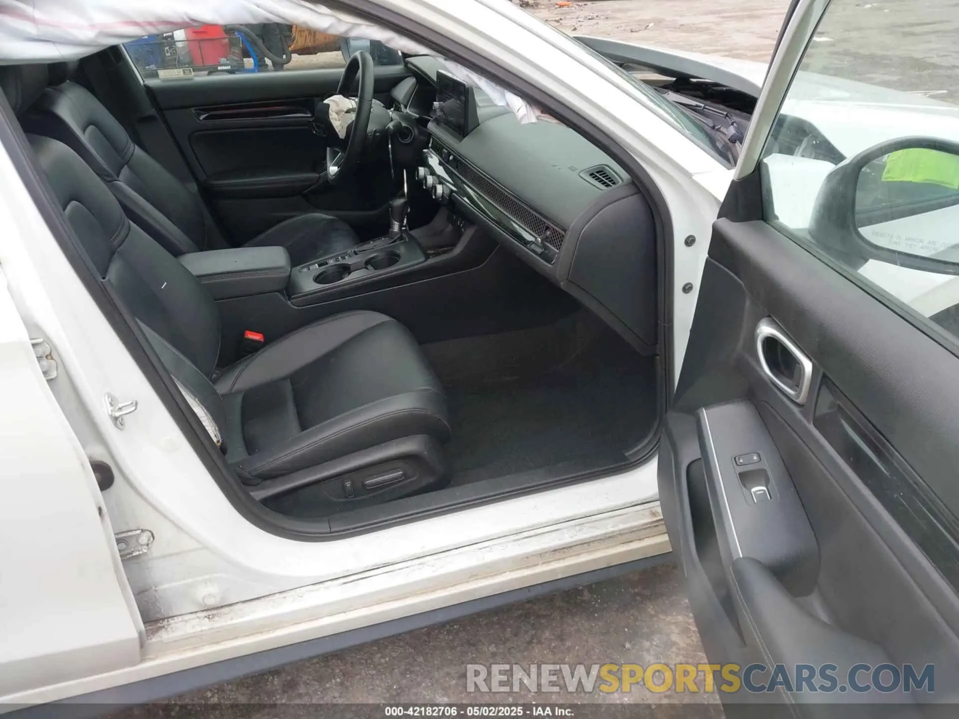 5 Photograph of a damaged car 19XFL1H83NE009937 HONDA CIVIC 2022