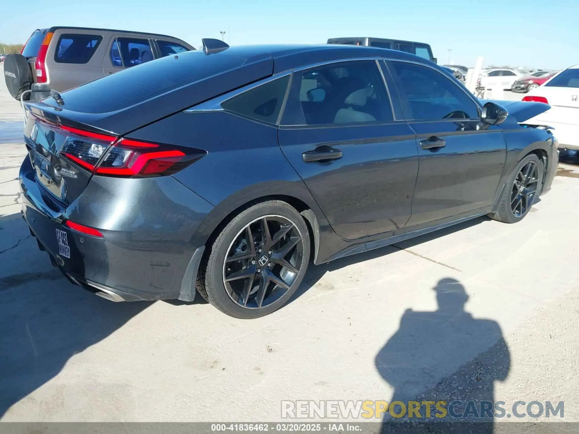 4 Photograph of a damaged car 19XFL1H83NE022056 HONDA CIVIC 2022