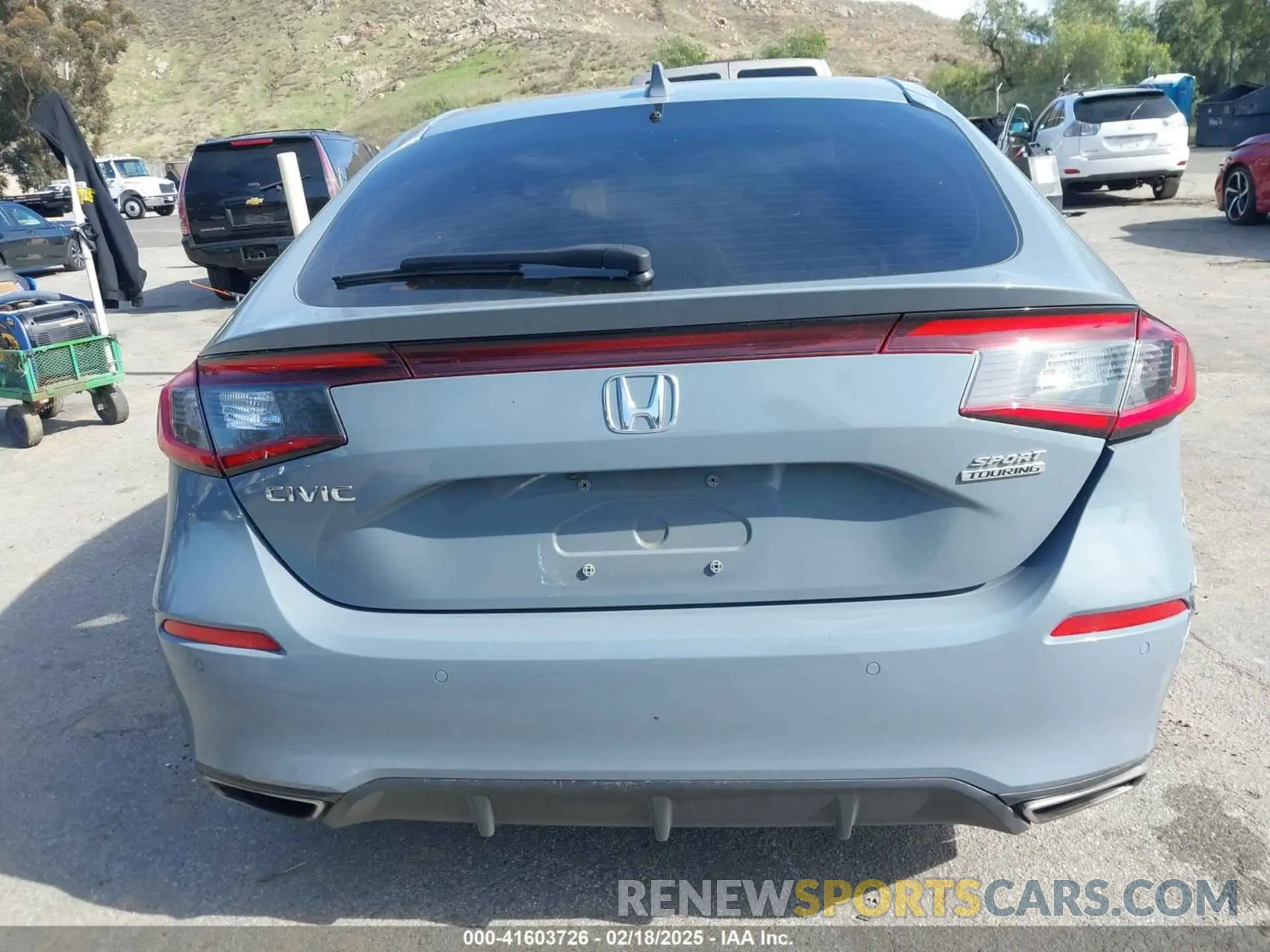 17 Photograph of a damaged car 19XFL1H85NE005842 HONDA CIVIC 2022