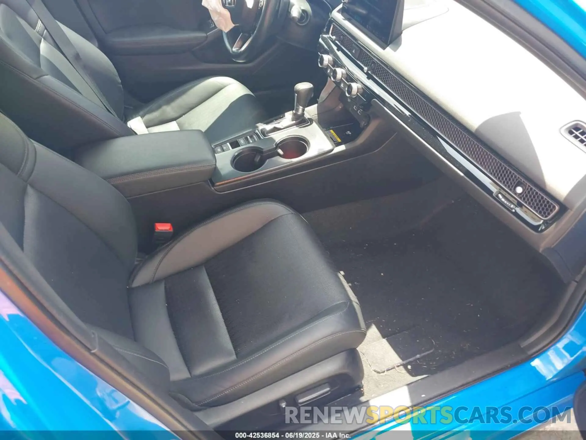 5 Photograph of a damaged car 19XFL1H85NE017358 HONDA CIVIC 2022
