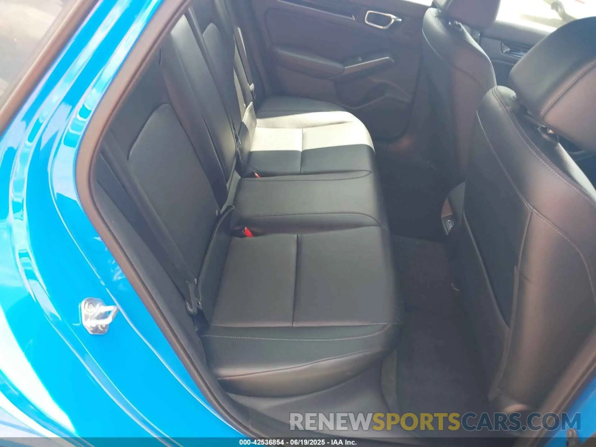 8 Photograph of a damaged car 19XFL1H85NE017358 HONDA CIVIC 2022
