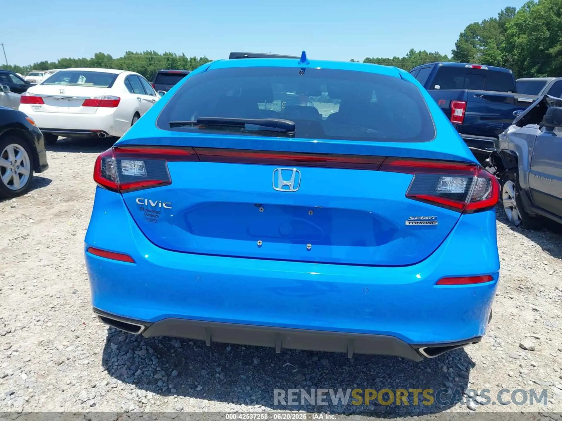 17 Photograph of a damaged car 19XFL1H87NE023582 HONDA CIVIC 2022