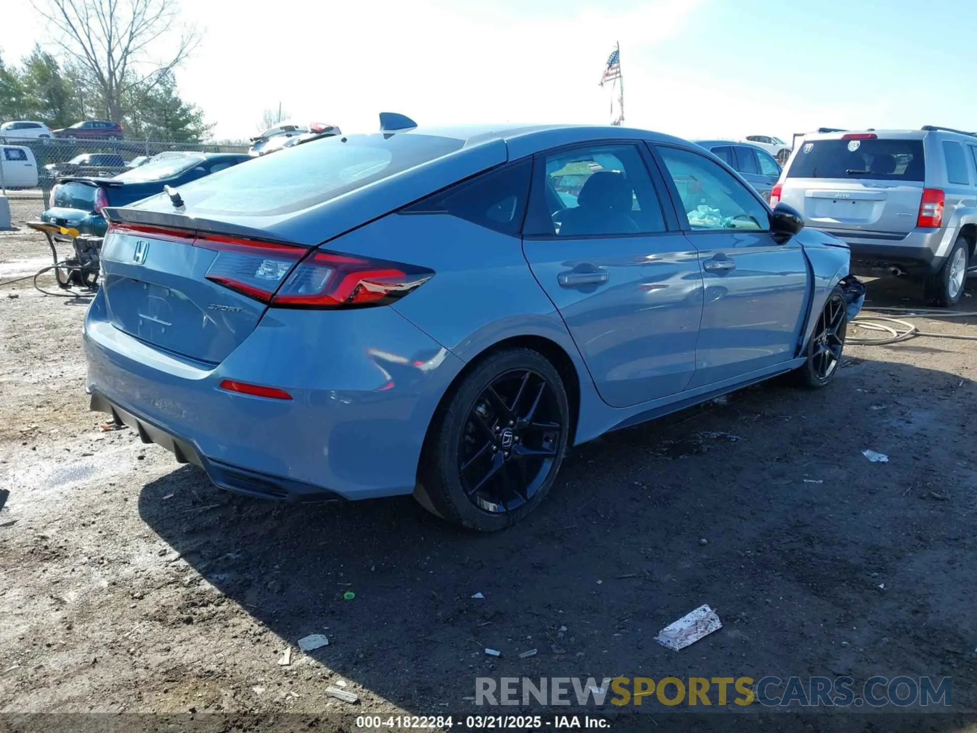 4 Photograph of a damaged car 19XFL2H80NE011442 HONDA CIVIC 2022
