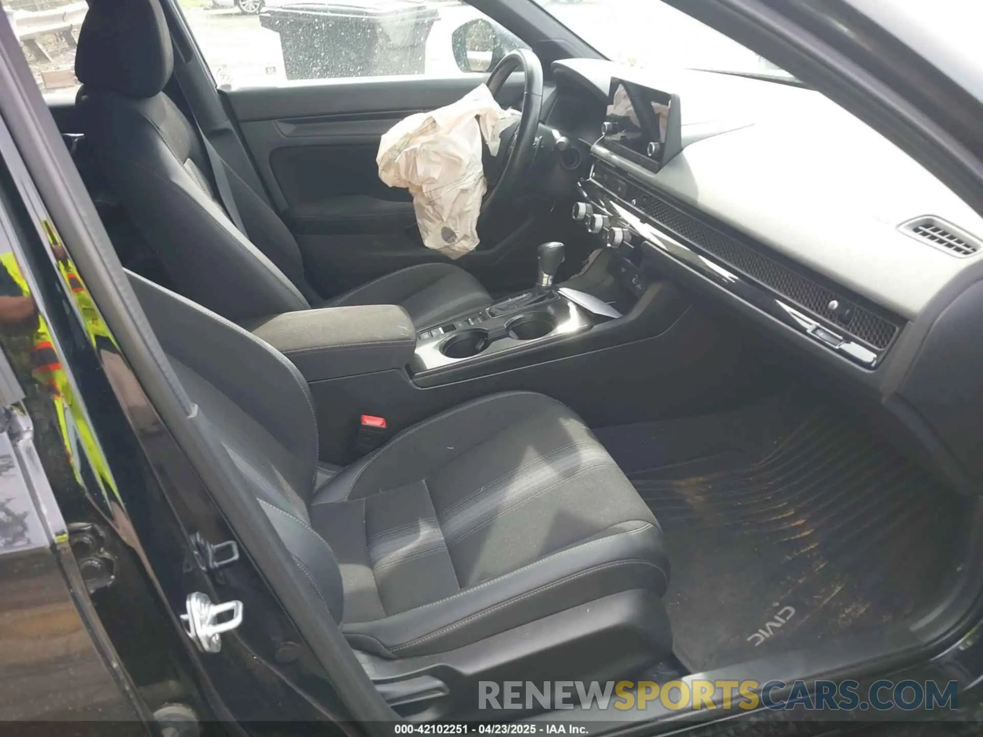 5 Photograph of a damaged car 19XFL2H80NE013353 HONDA CIVIC 2022