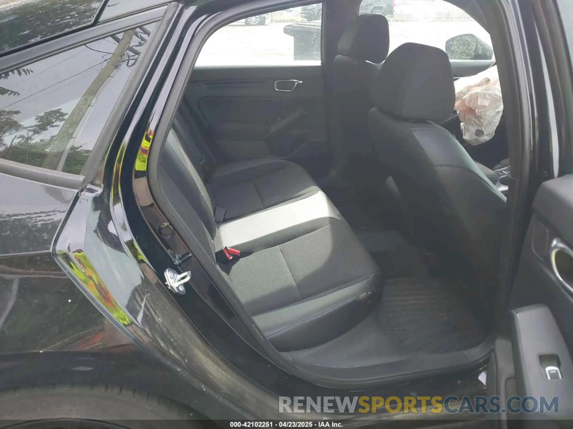 8 Photograph of a damaged car 19XFL2H80NE013353 HONDA CIVIC 2022