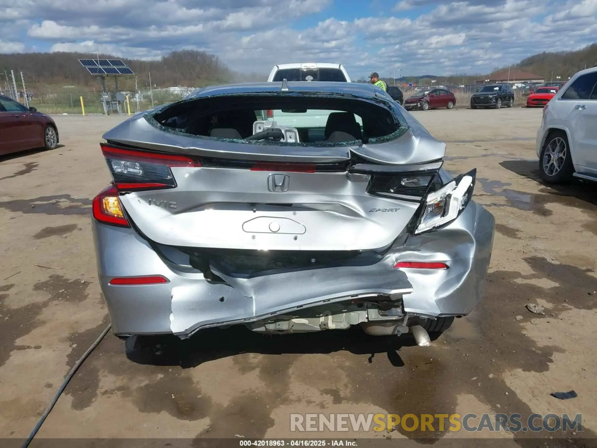 17 Photograph of a damaged car 19XFL2H81NE007142 HONDA CIVIC 2022