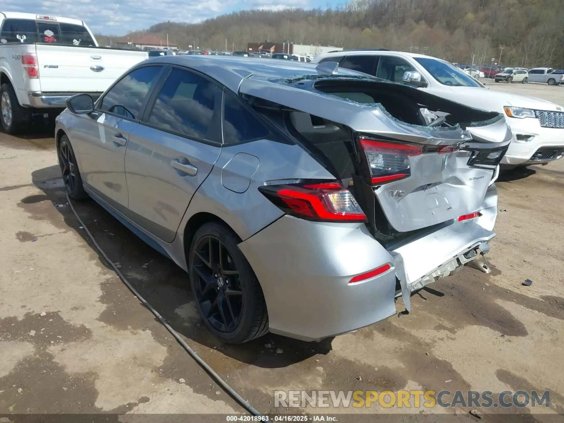 3 Photograph of a damaged car 19XFL2H81NE007142 HONDA CIVIC 2022