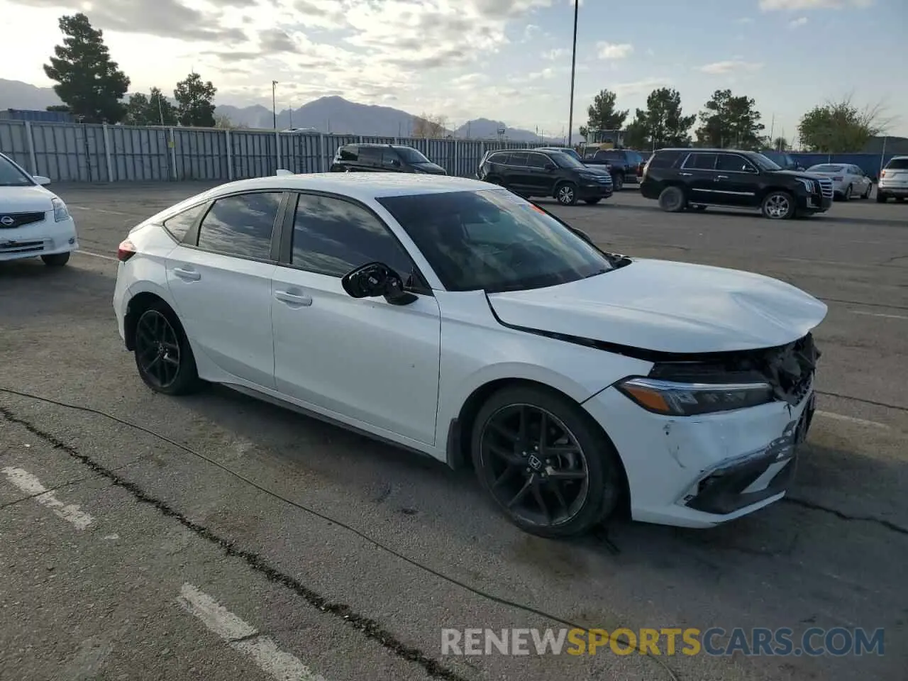 4 Photograph of a damaged car 19XFL2H82NE013967 HONDA CIVIC 2022