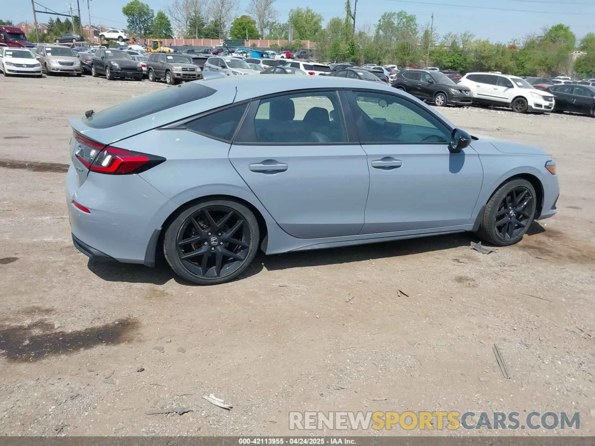4 Photograph of a damaged car 19XFL2H83NE007689 HONDA CIVIC 2022