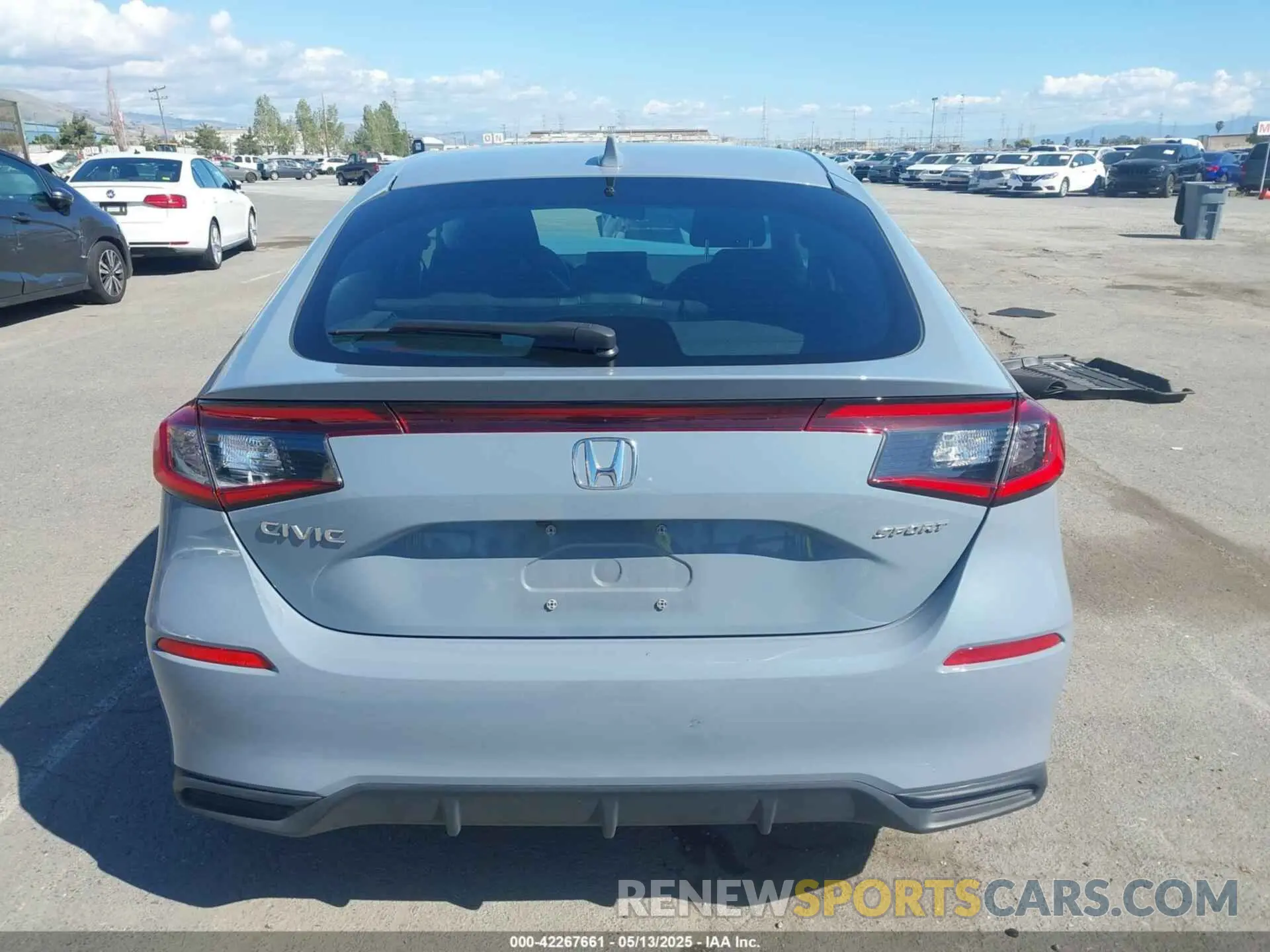 17 Photograph of a damaged car 19XFL2H84NE013601 HONDA CIVIC 2022