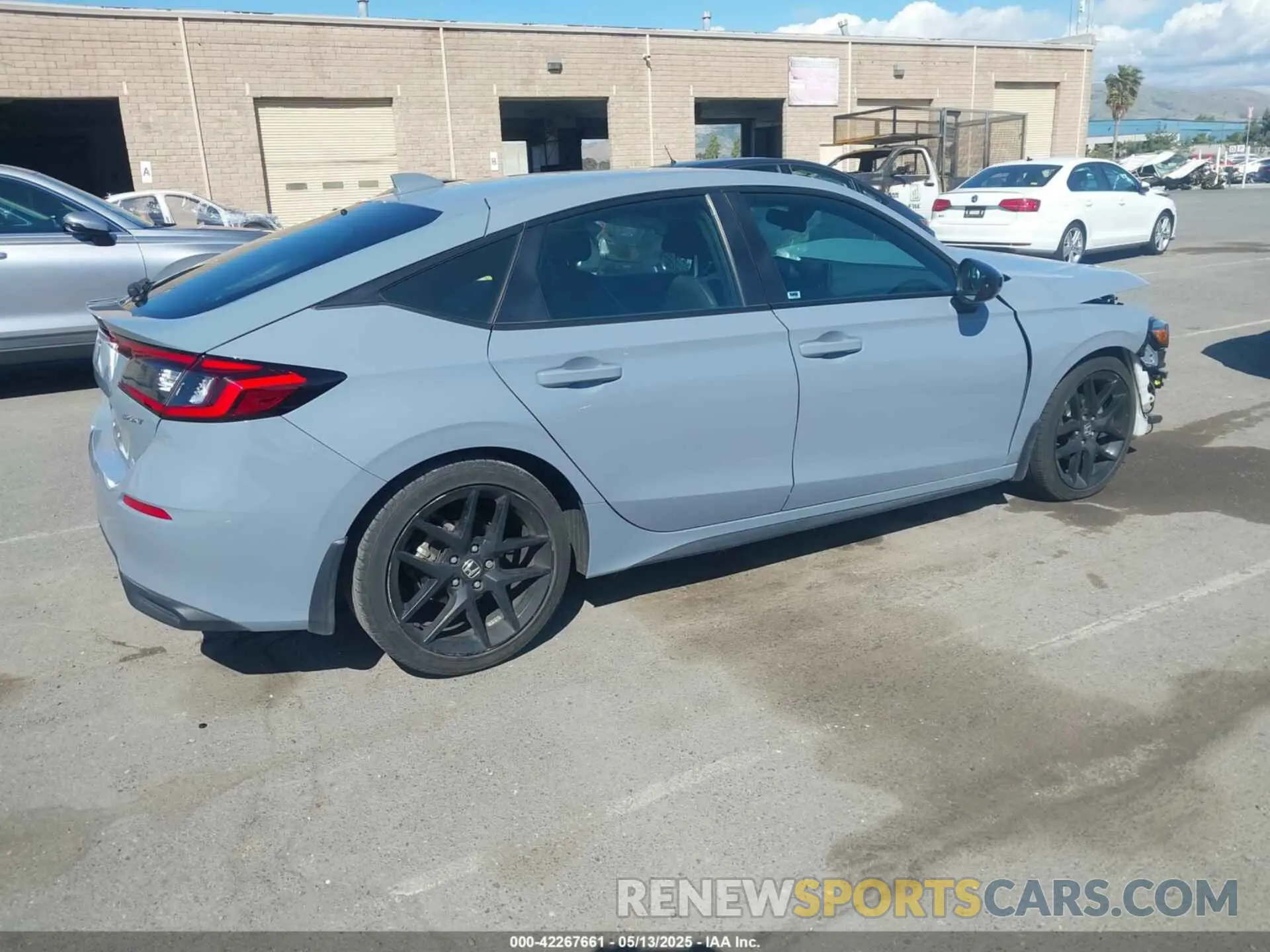 4 Photograph of a damaged car 19XFL2H84NE013601 HONDA CIVIC 2022