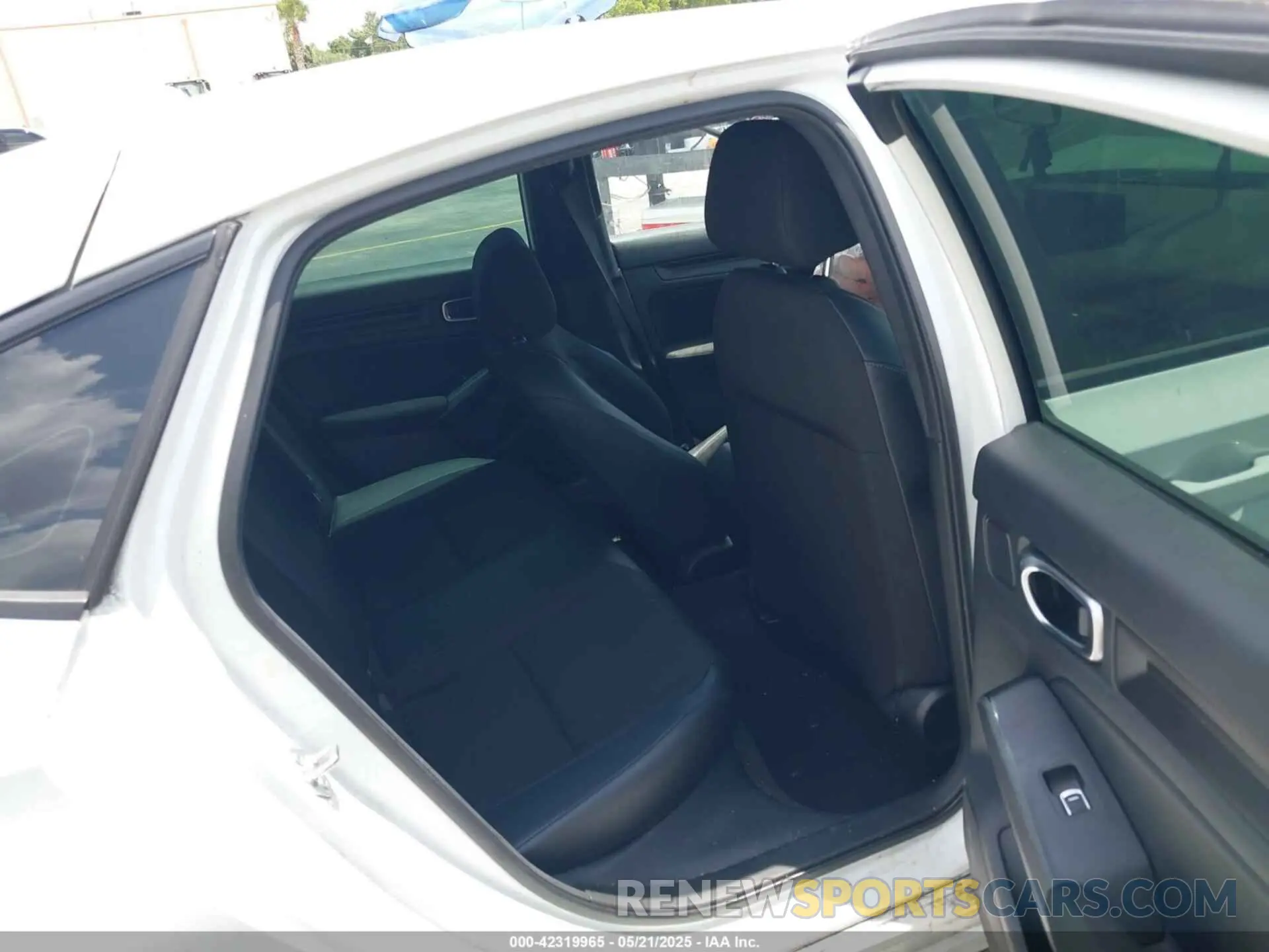 8 Photograph of a damaged car 19XFL2H85NE018788 HONDA CIVIC 2022