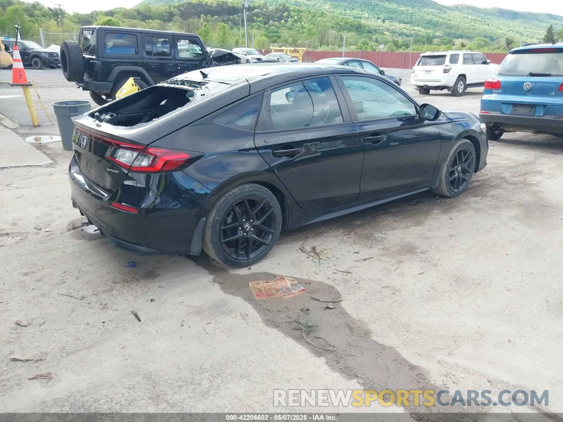 4 Photograph of a damaged car 19XFL2H87NE003046 HONDA CIVIC 2022