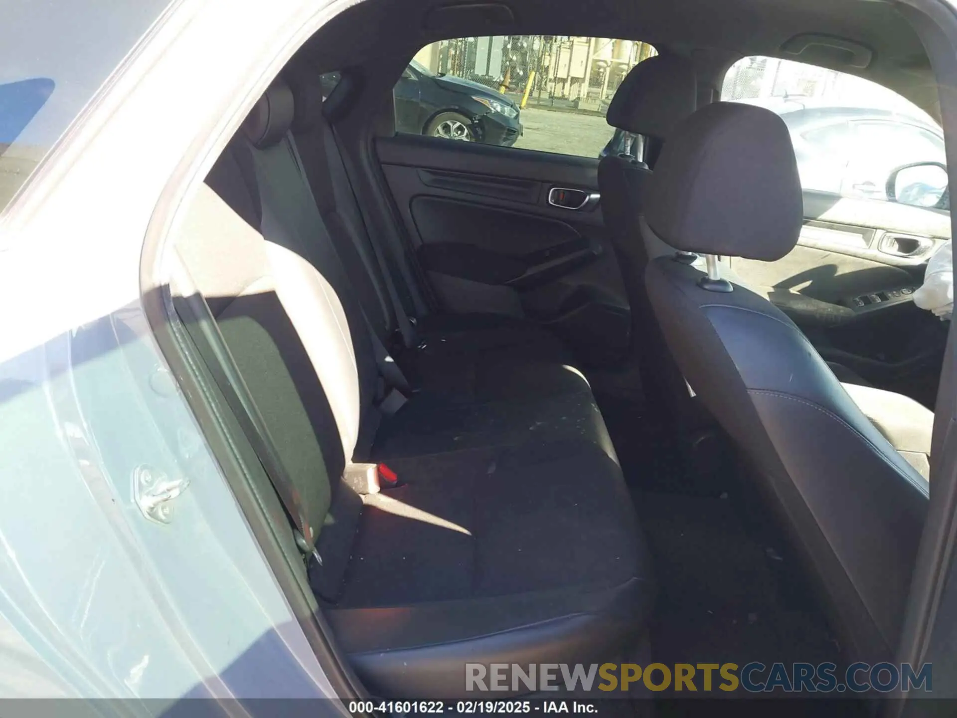 8 Photograph of a damaged car 19XFL2H87NE008375 HONDA CIVIC 2022