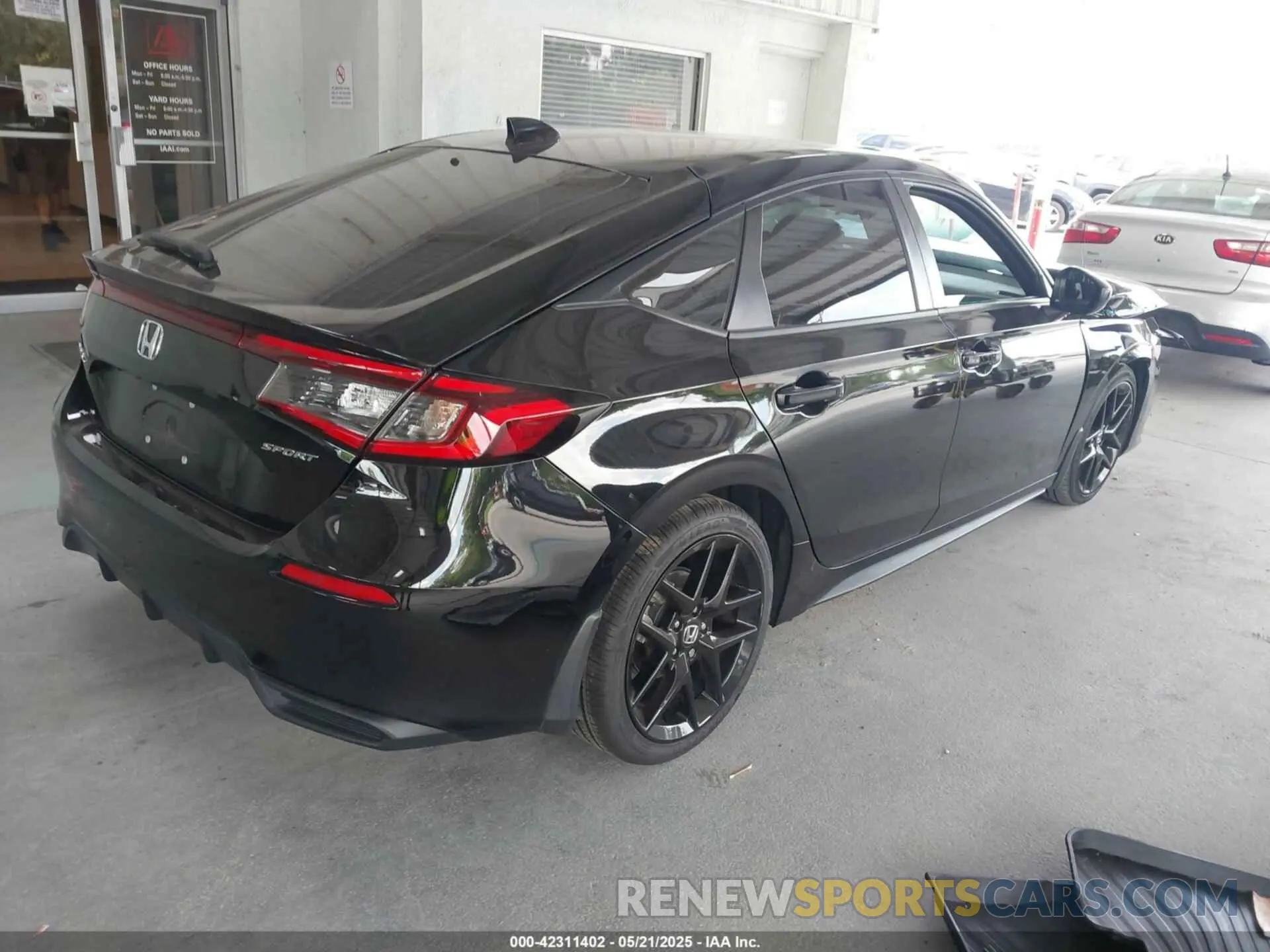 4 Photograph of a damaged car 19XFL2H87NE022292 HONDA CIVIC 2022
