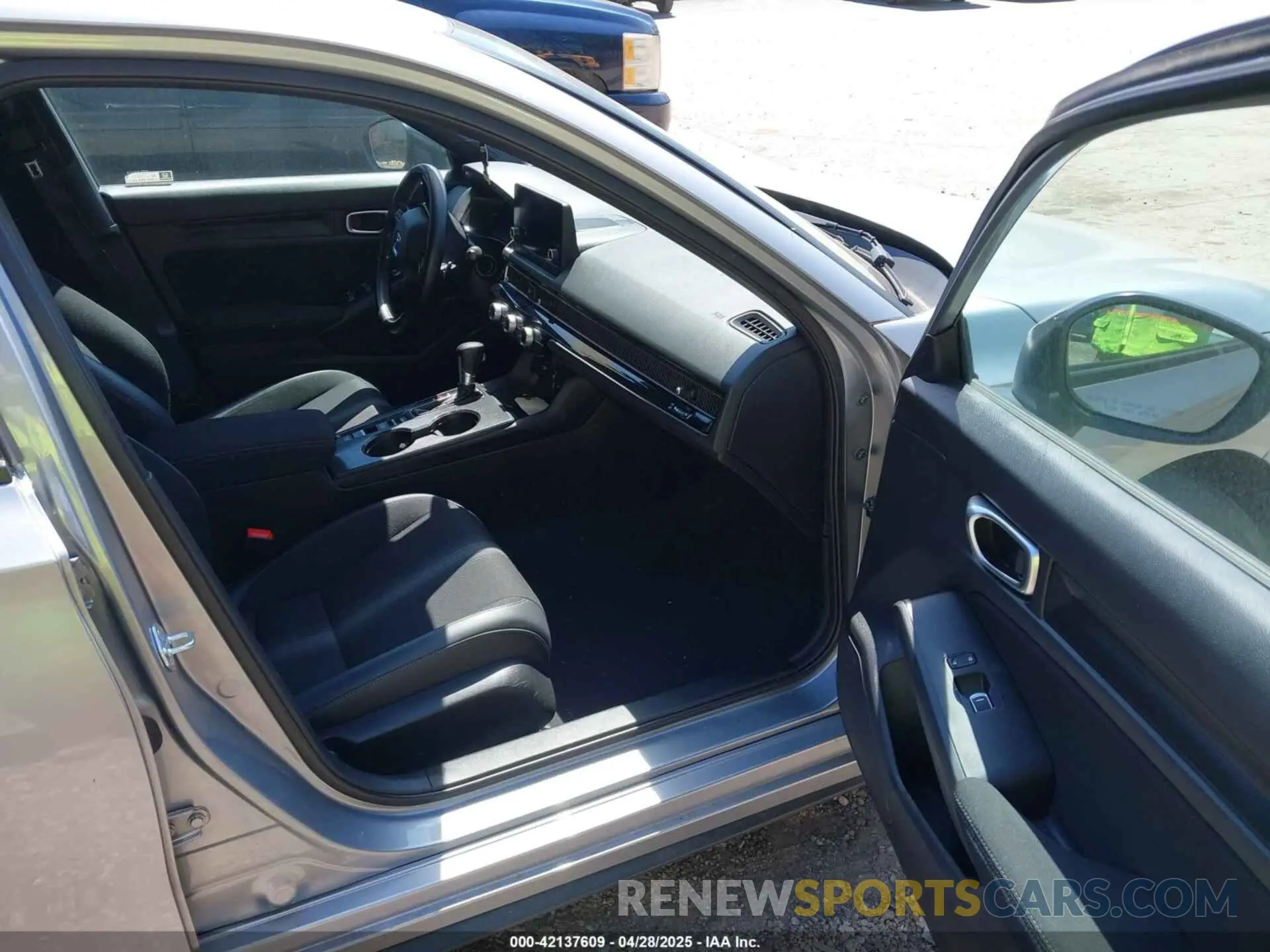 5 Photograph of a damaged car 19XFL2H88NE003878 HONDA CIVIC 2022