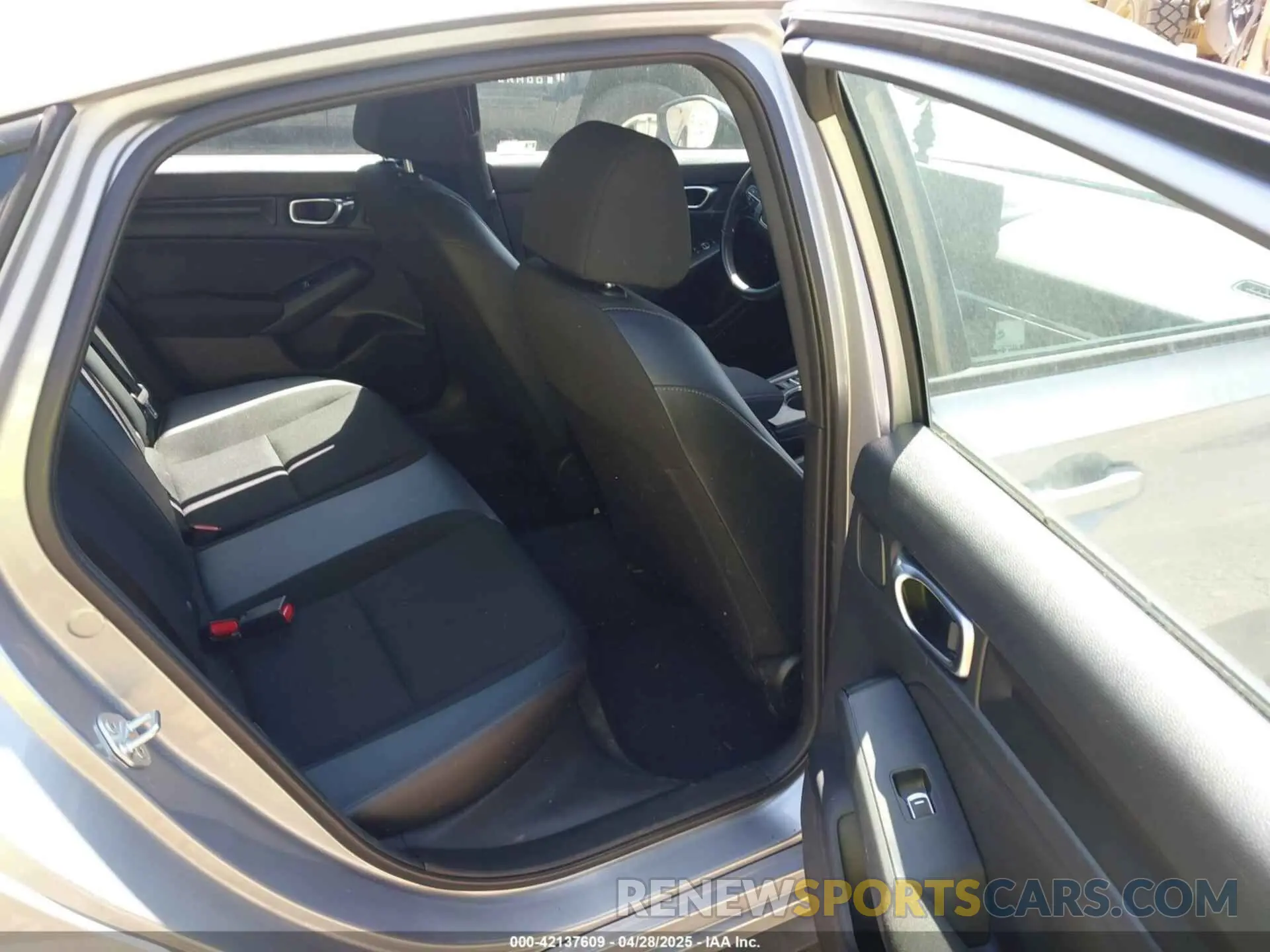 8 Photograph of a damaged car 19XFL2H88NE003878 HONDA CIVIC 2022
