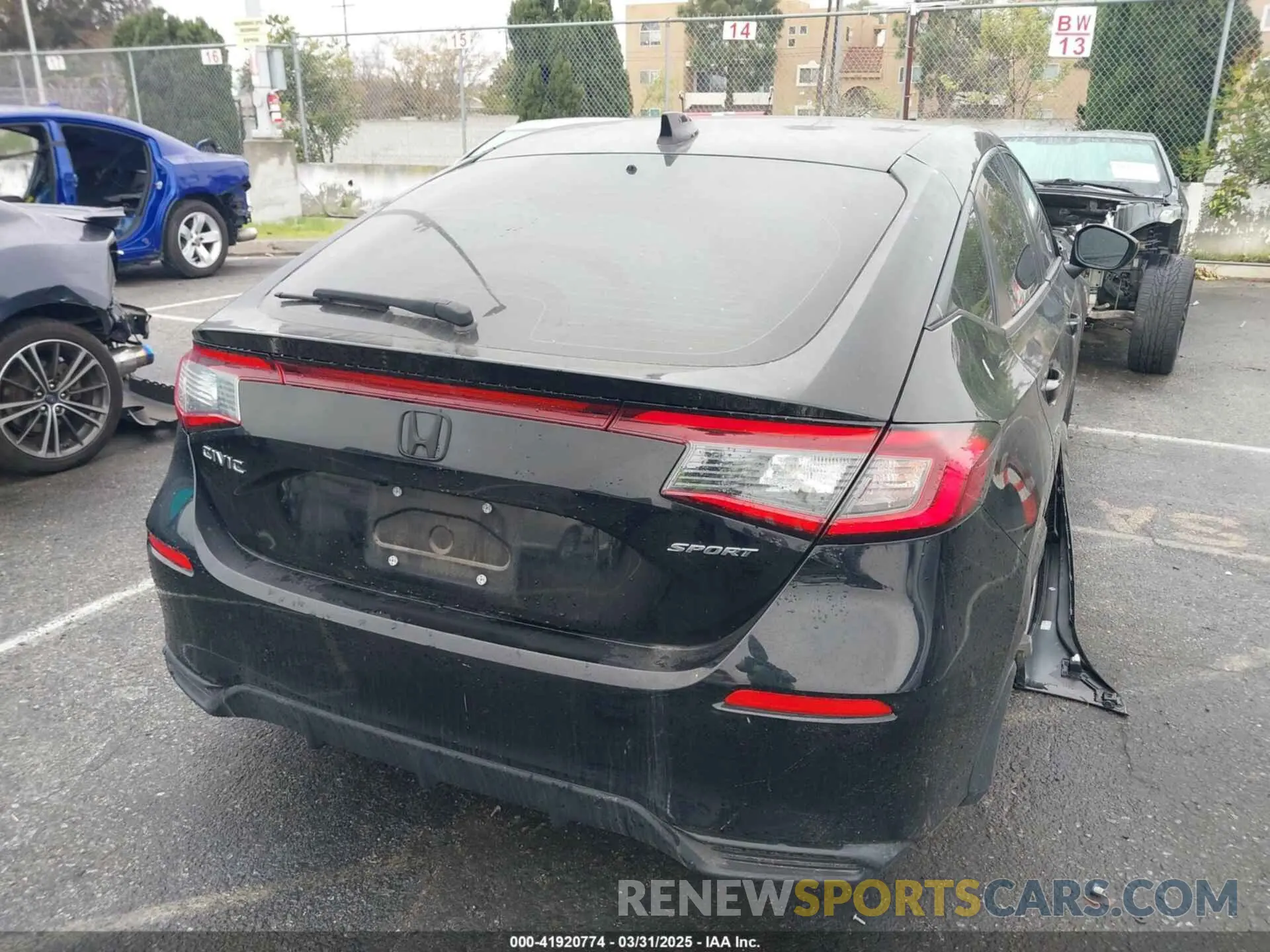 4 Photograph of a damaged car 19XFL2H89NE001623 HONDA CIVIC 2022