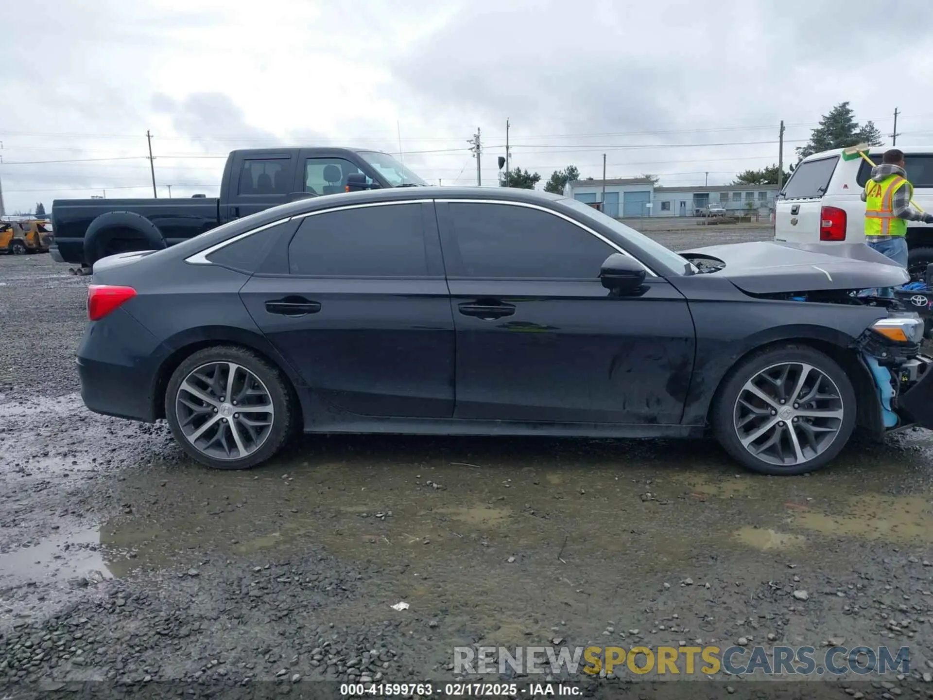 13 Photograph of a damaged car 2HGFE1F9XNH300236 HONDA CIVIC 2022