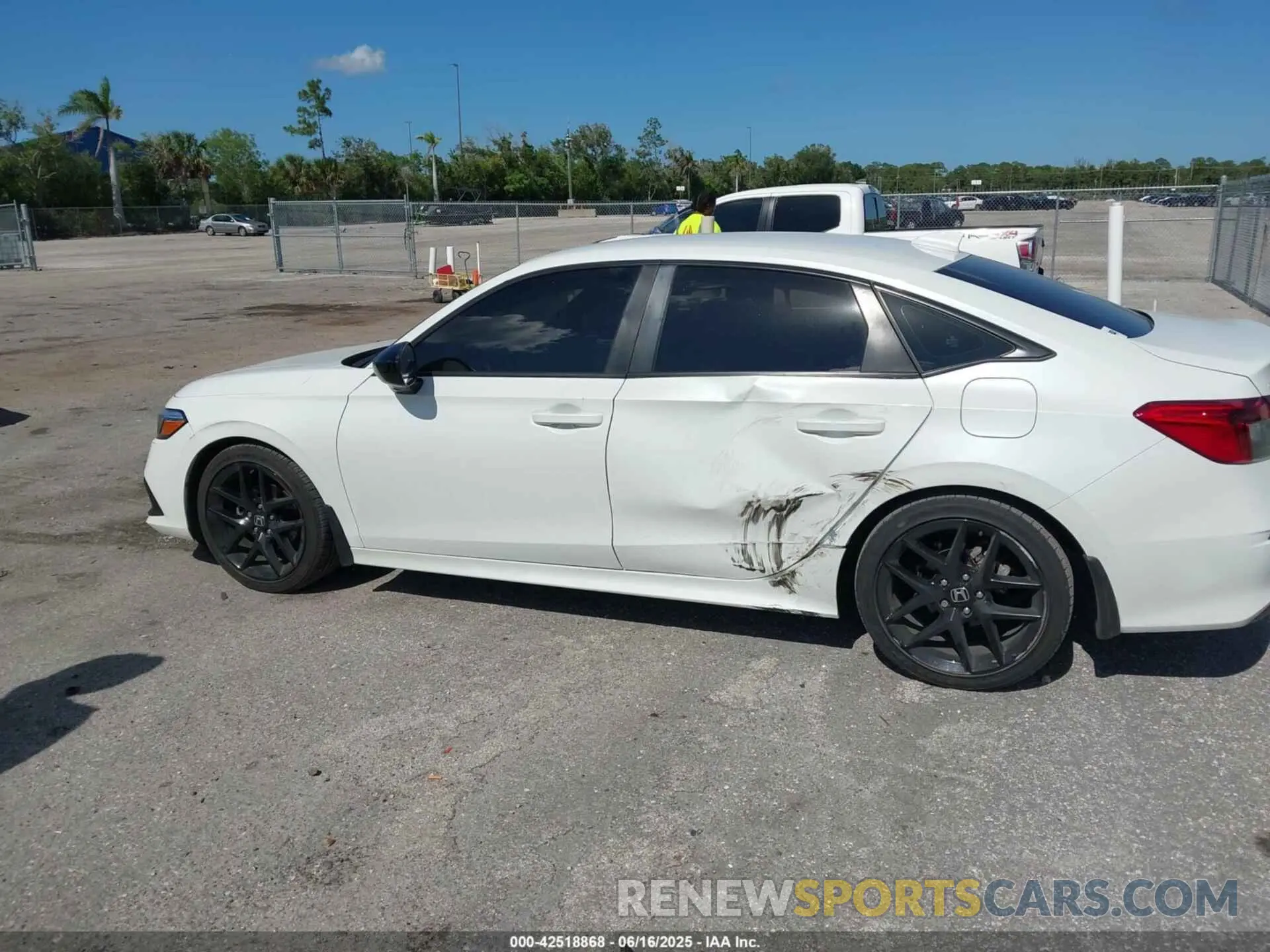 6 Photograph of a damaged car 2HGFE2F52NH534261 HONDA CIVIC 2022