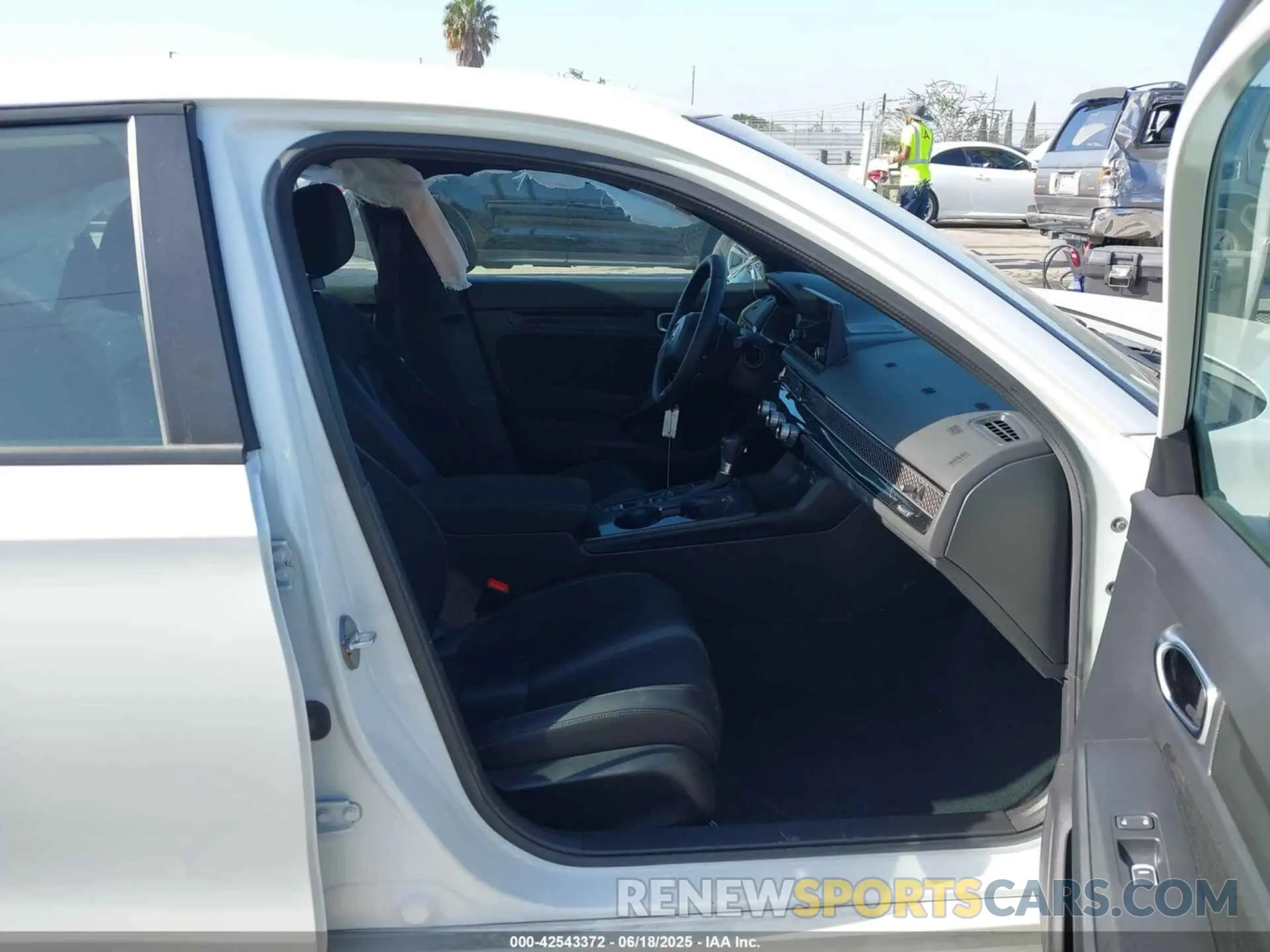 5 Photograph of a damaged car 2HGFE2F55NH581414 HONDA CIVIC 2022