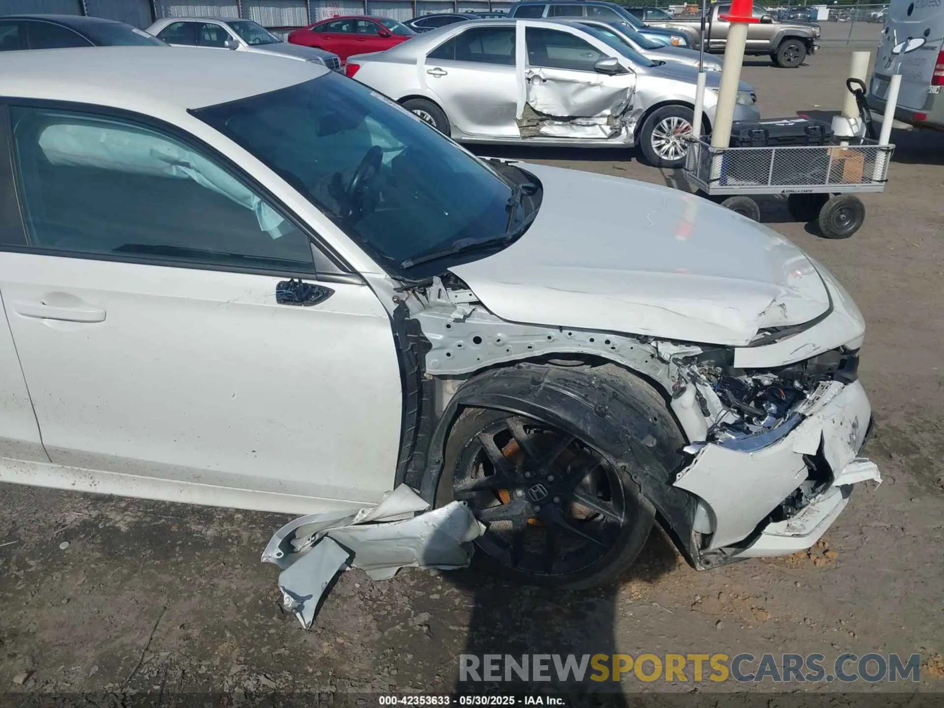 17 Photograph of a damaged car 2HGFE2F58NH610243 HONDA CIVIC 2022