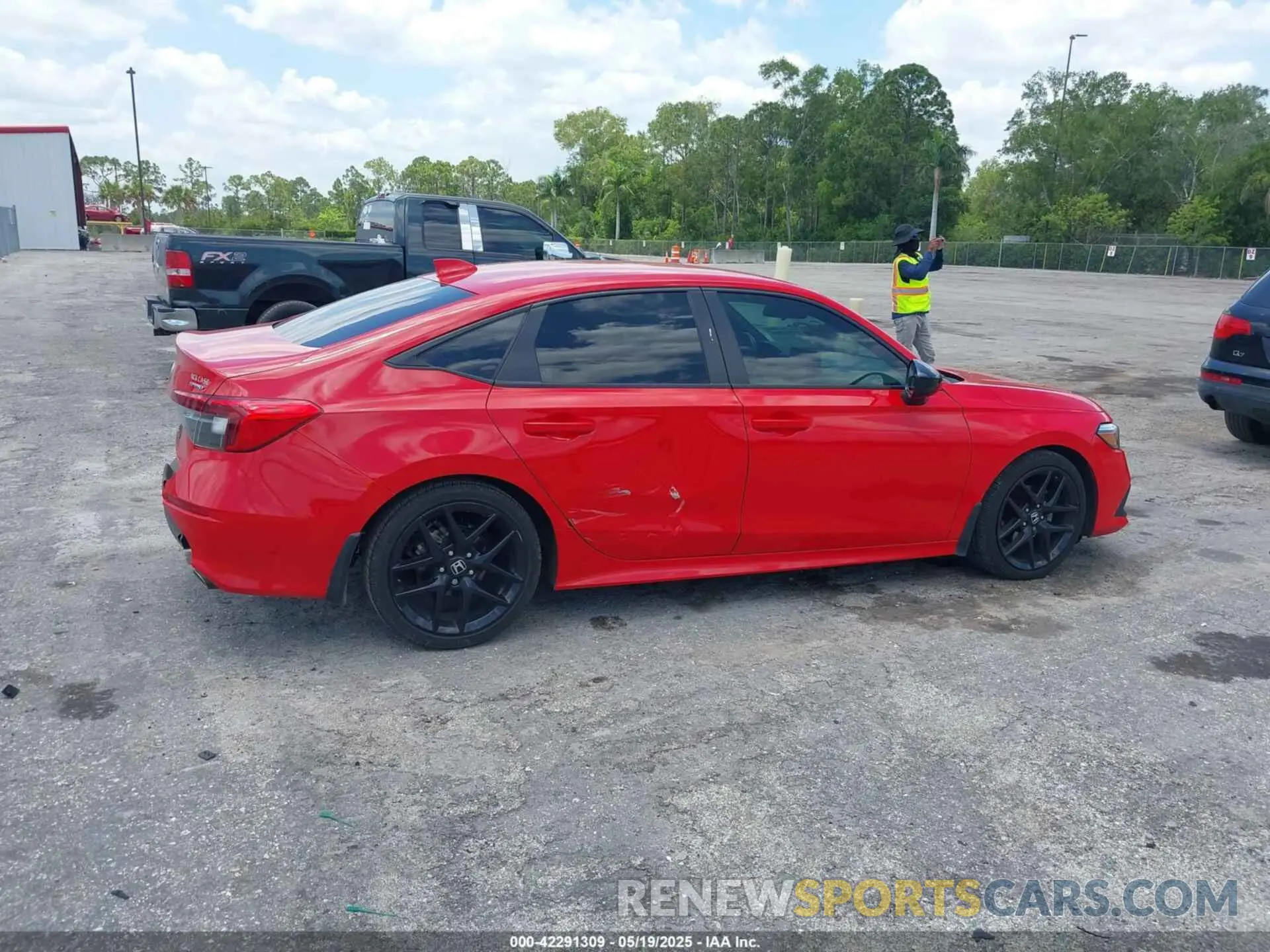 13 Photograph of a damaged car 2HGFE2F59NH609053 HONDA CIVIC 2022